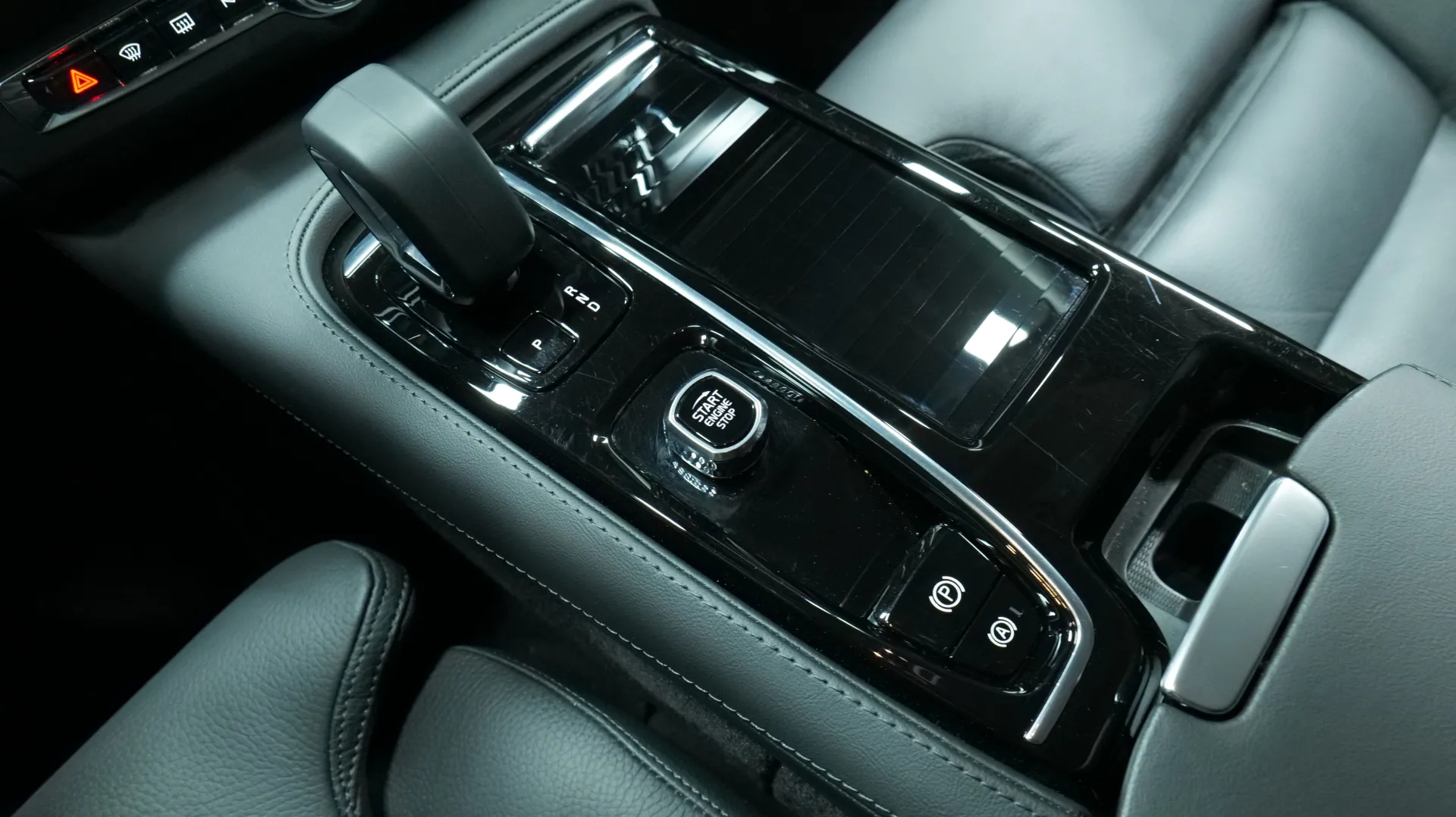 Autokuva 9 - NU-1608