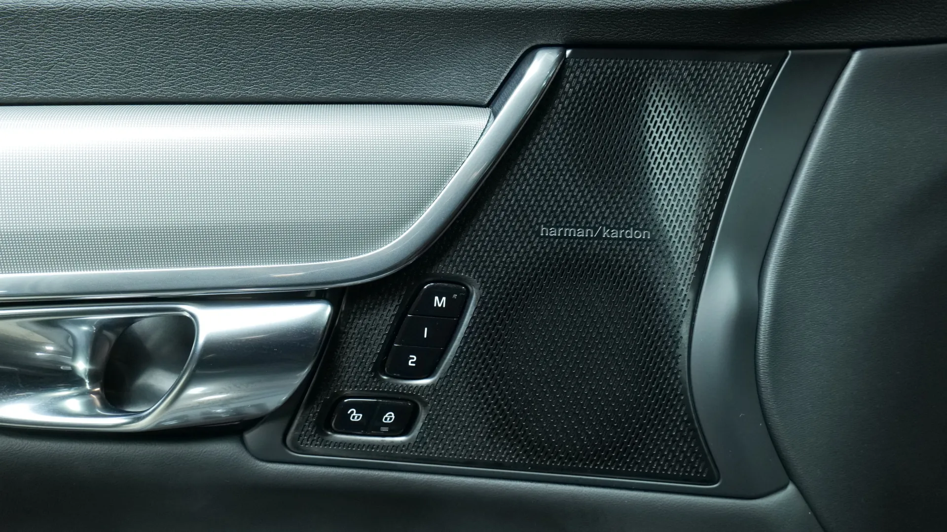 Autokuva 10 - NU-1608