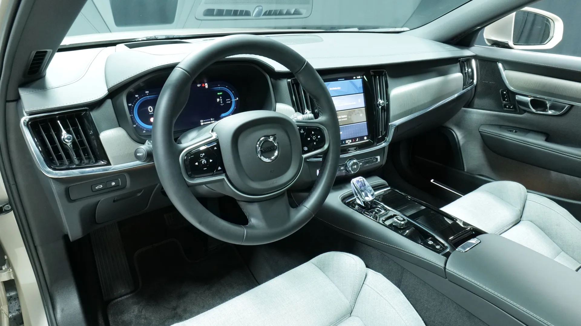 Autokuva 13 - NU-1610