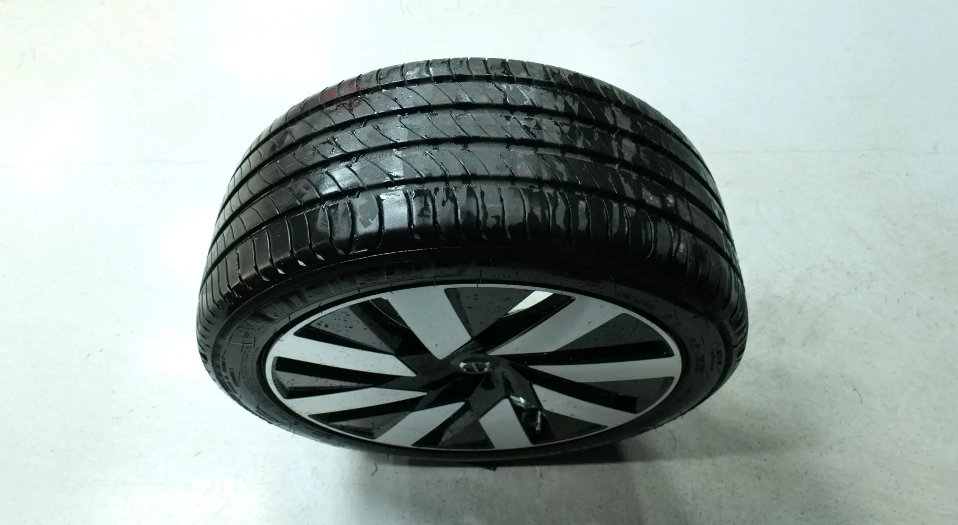 Autokuva 21 - NU-1610