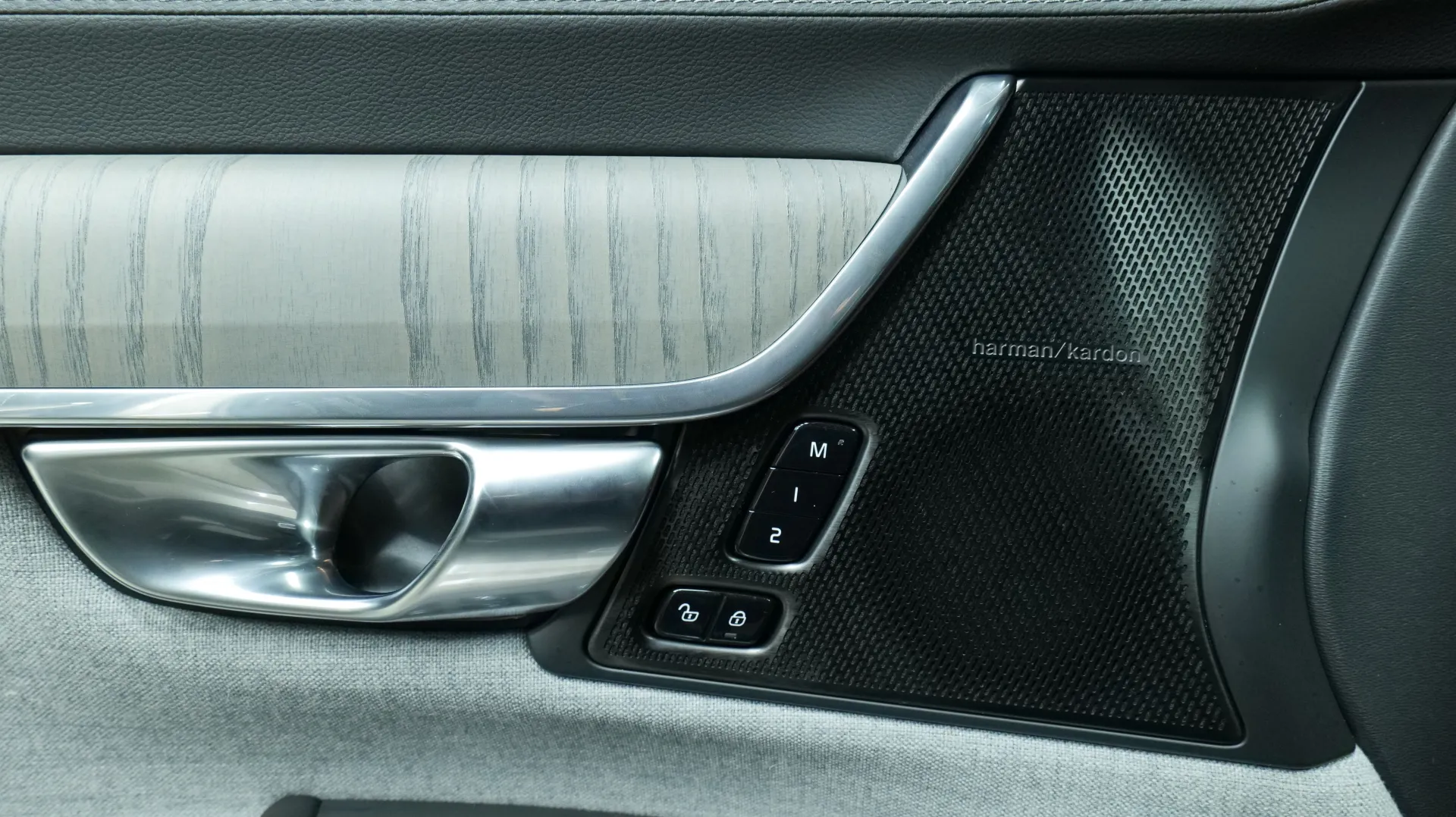 Autokuva 10 - NU-1610