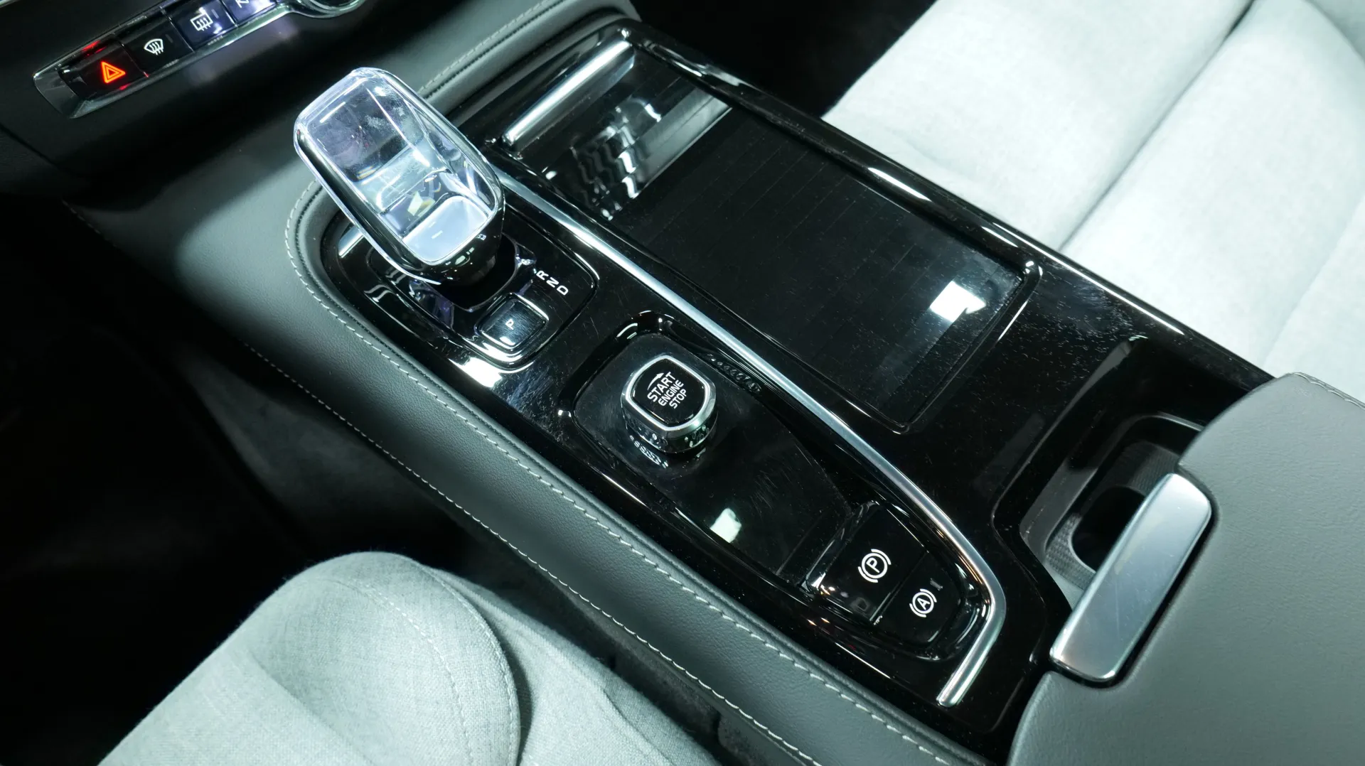 Autokuva 9 - NU-1610