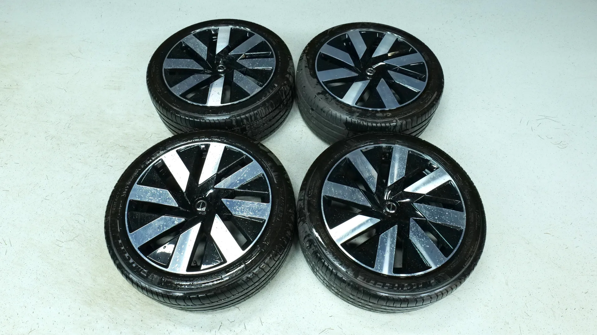 Autokuva 20 - NU-1610