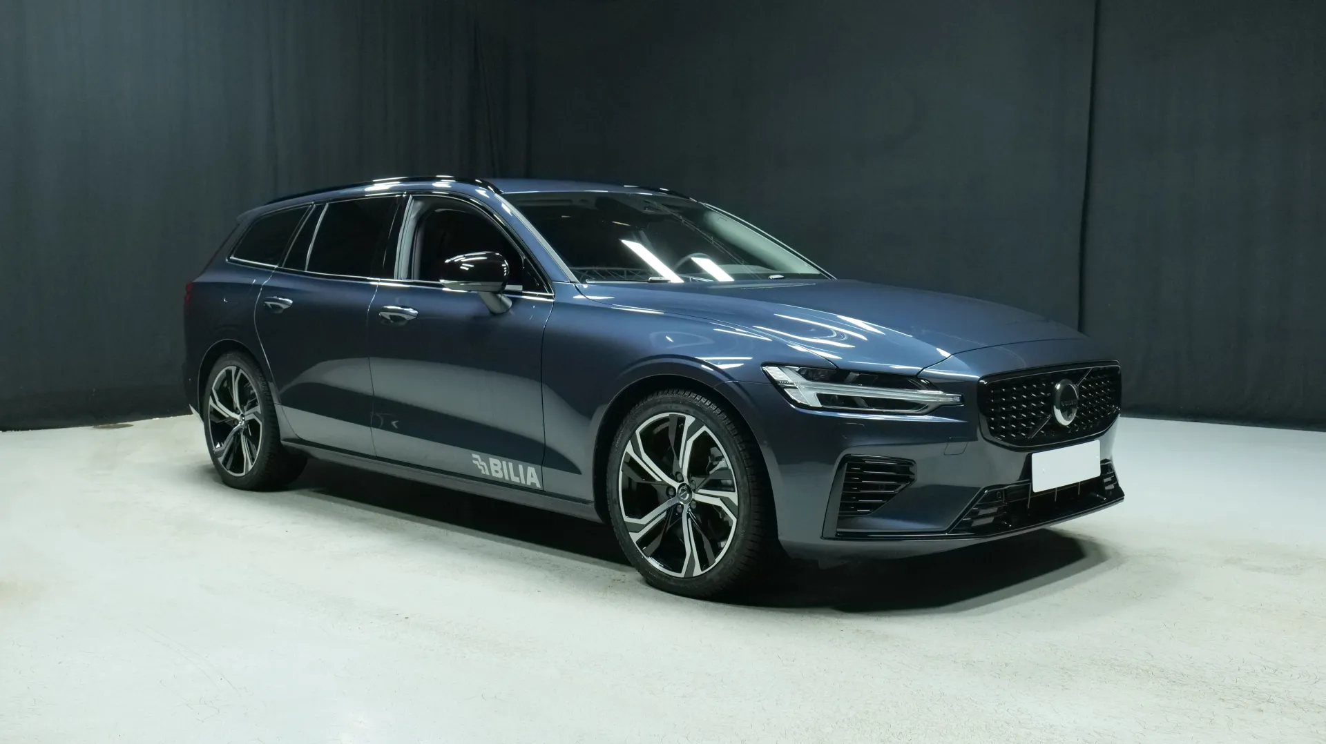 Autokuva 5 - NU-1617