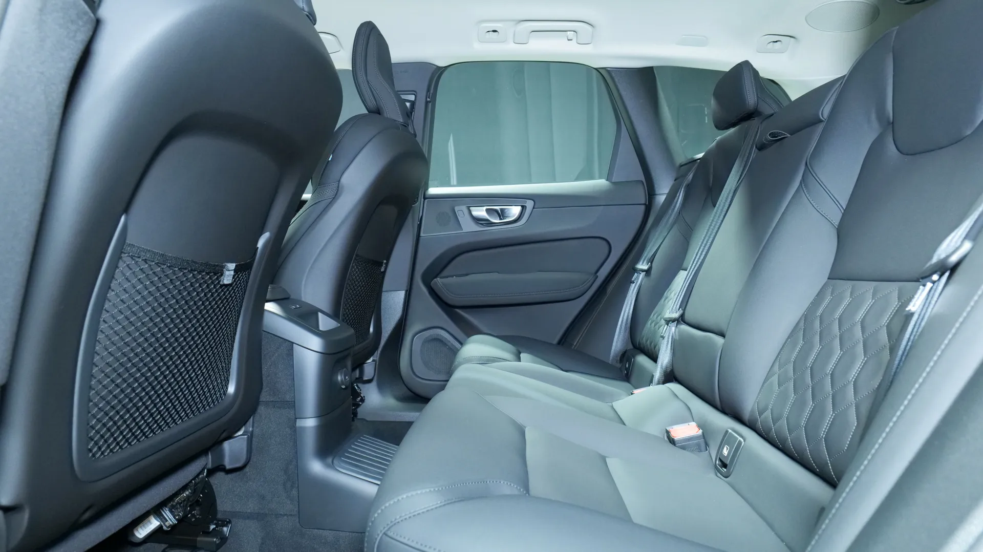 Autokuva 16 - NU-1621