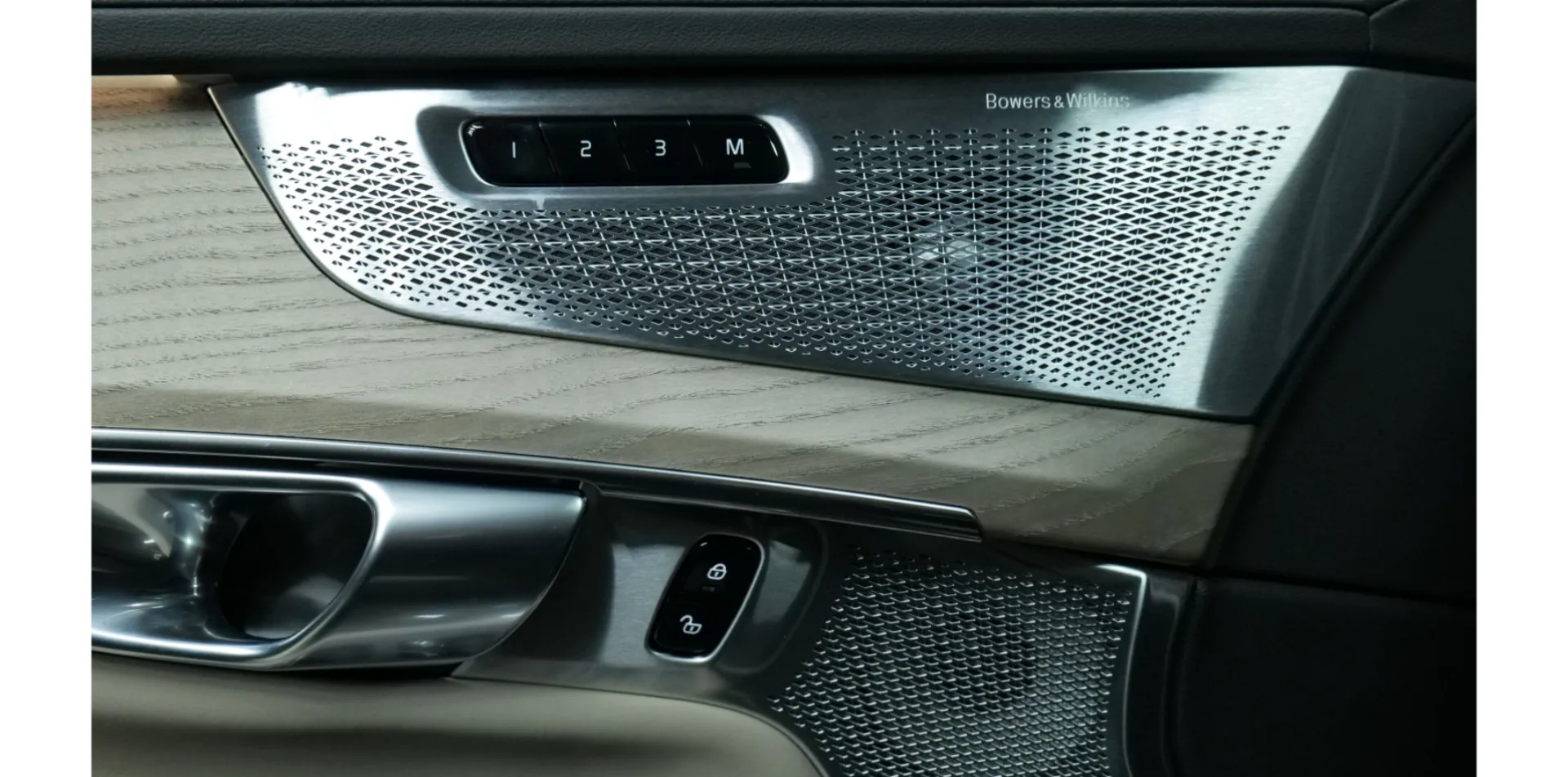 Autokuva 7 - NU-1624