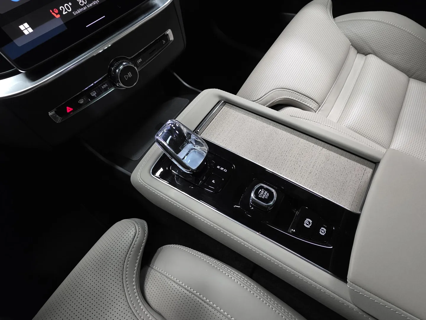 Autokuva 15 - NU-1624