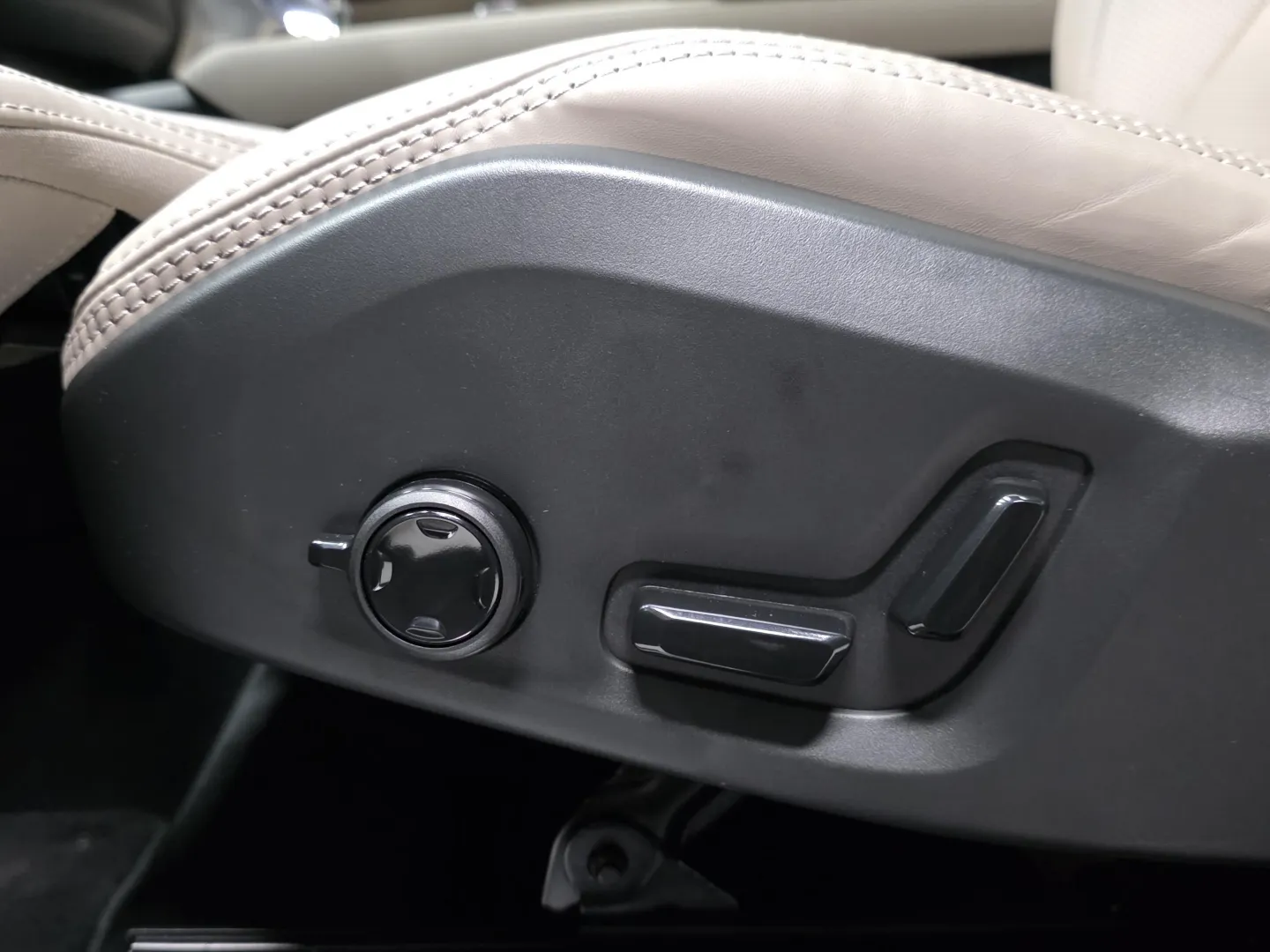 Autokuva 17 - NU-1624