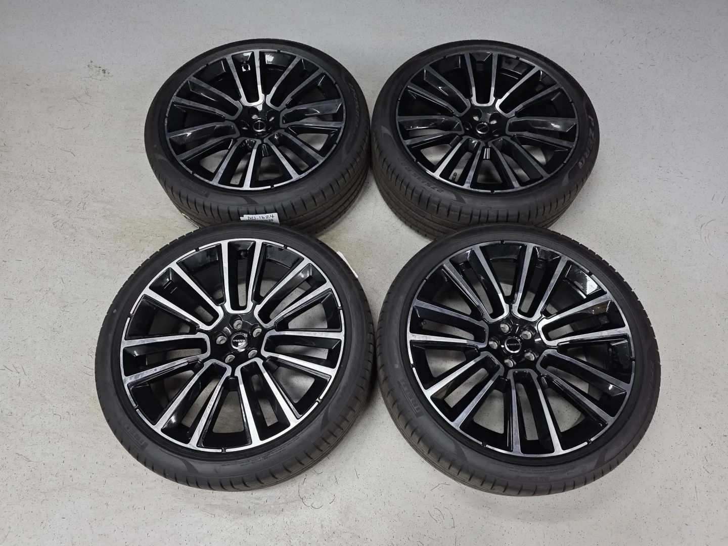 Autokuva 12 - NU-1624