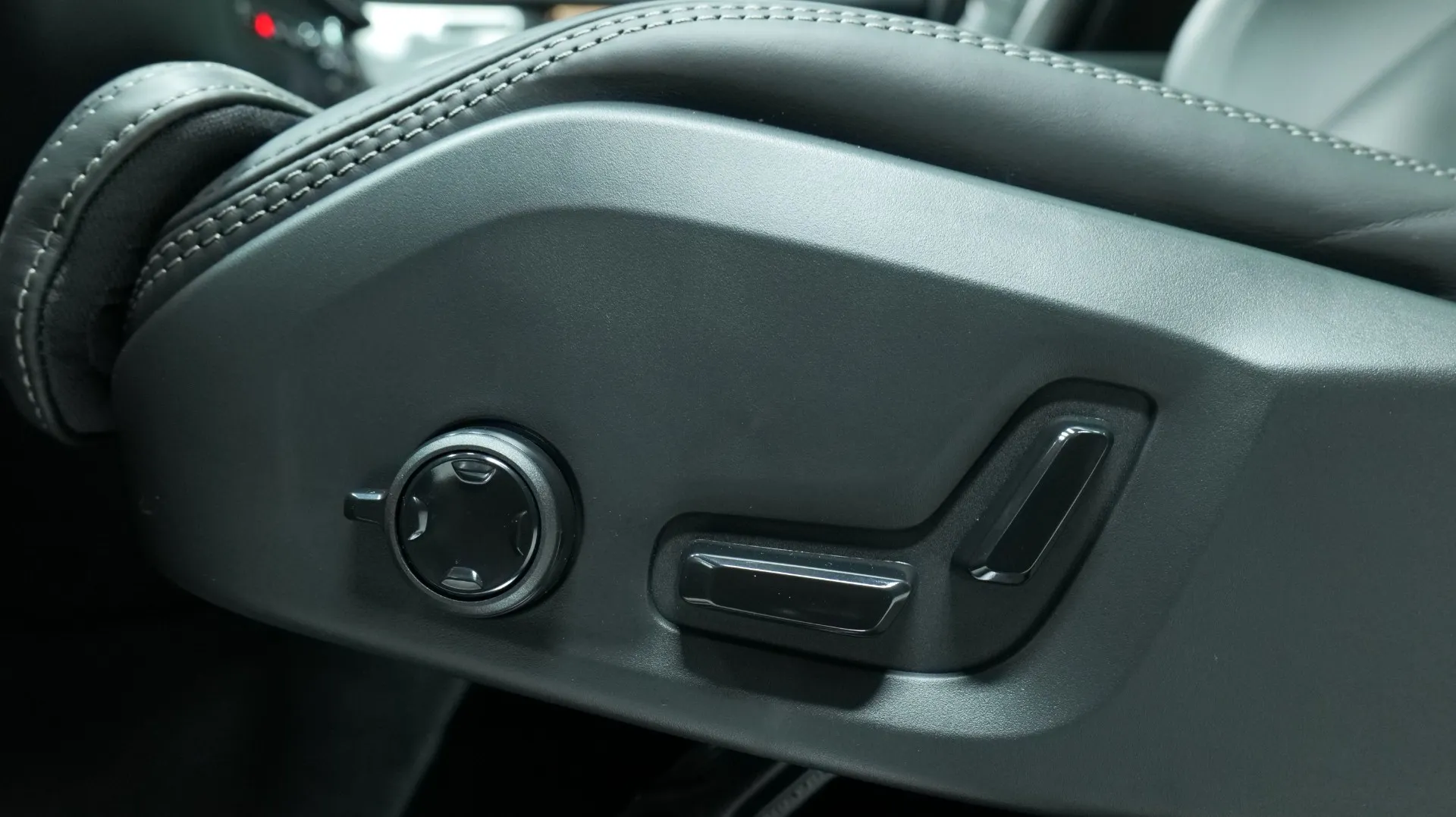 Autokuva 16 - NU-1625