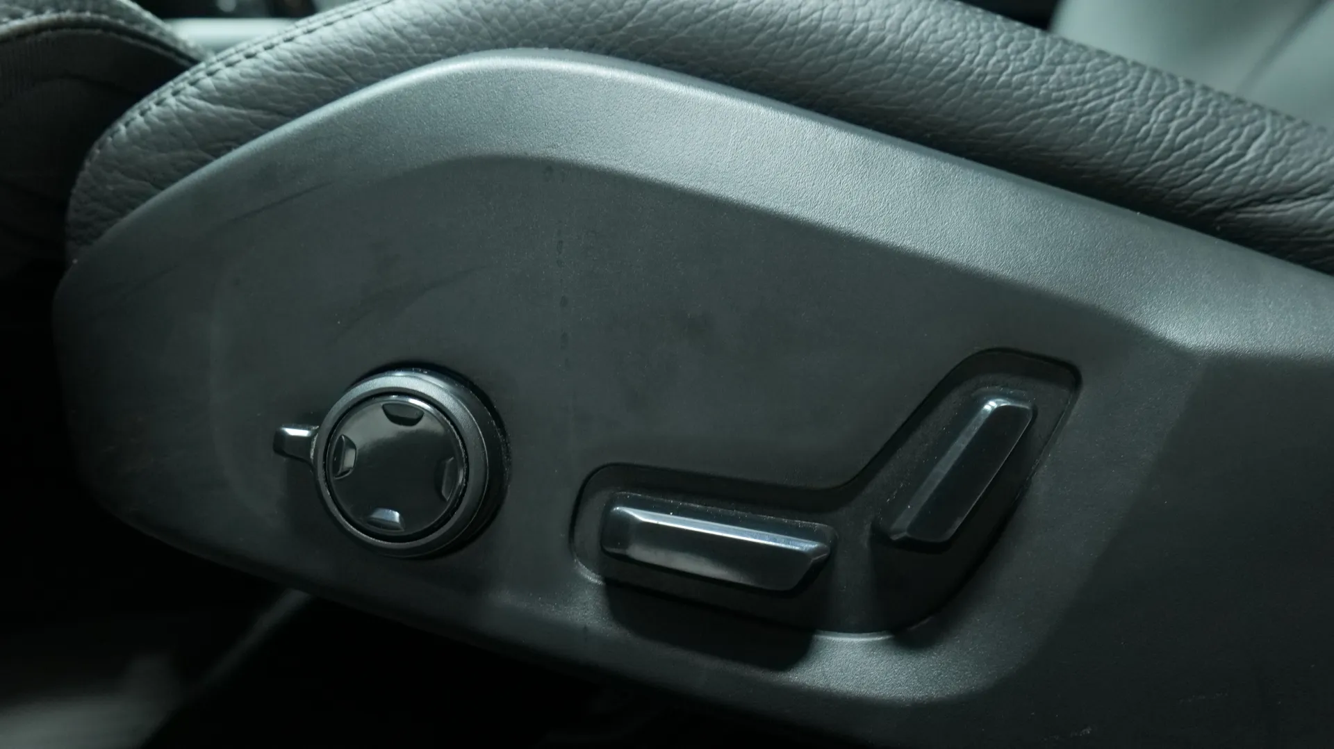 Autokuva 11 - NU-1634