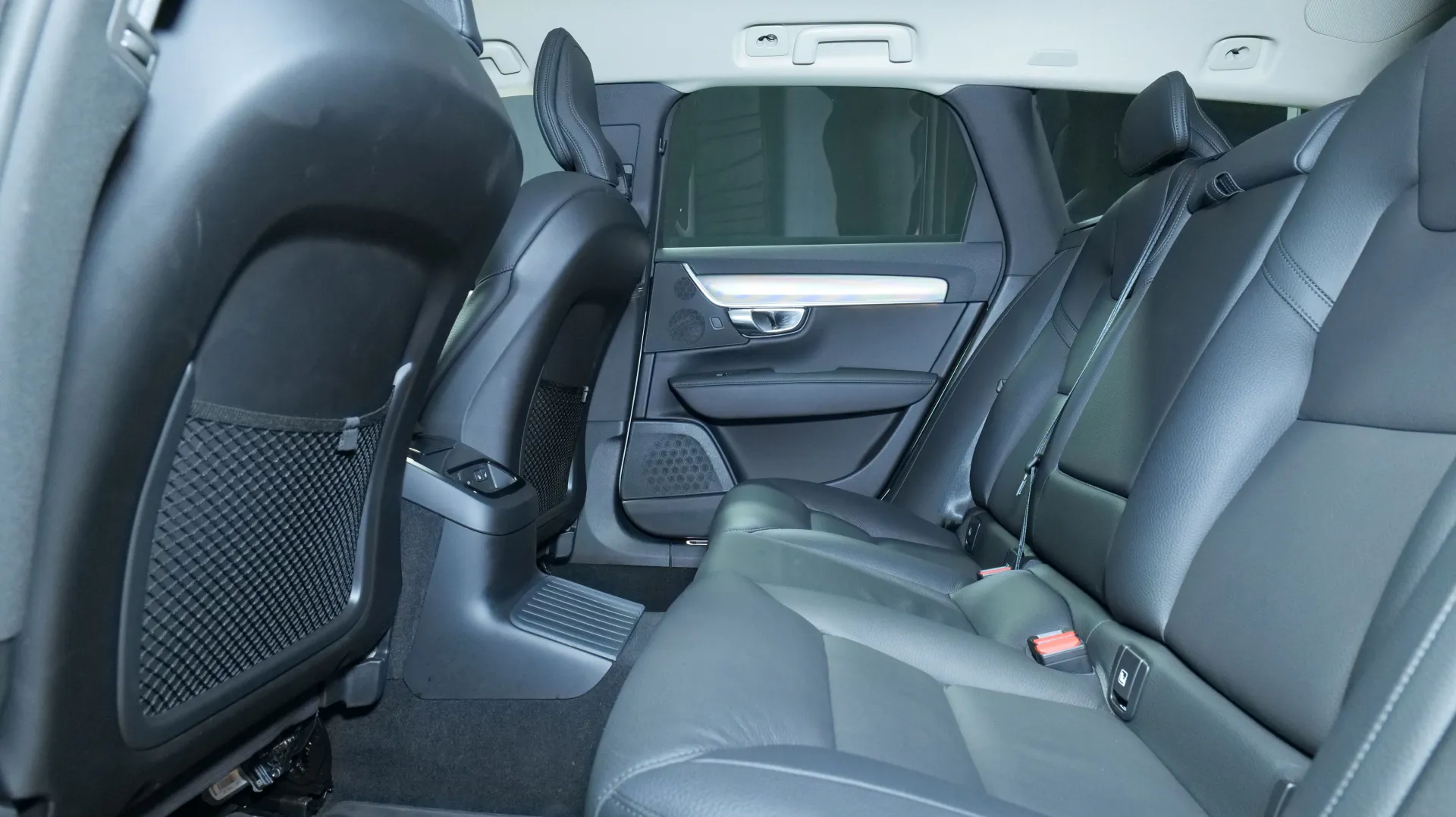 Autokuva 16 - NU-1635