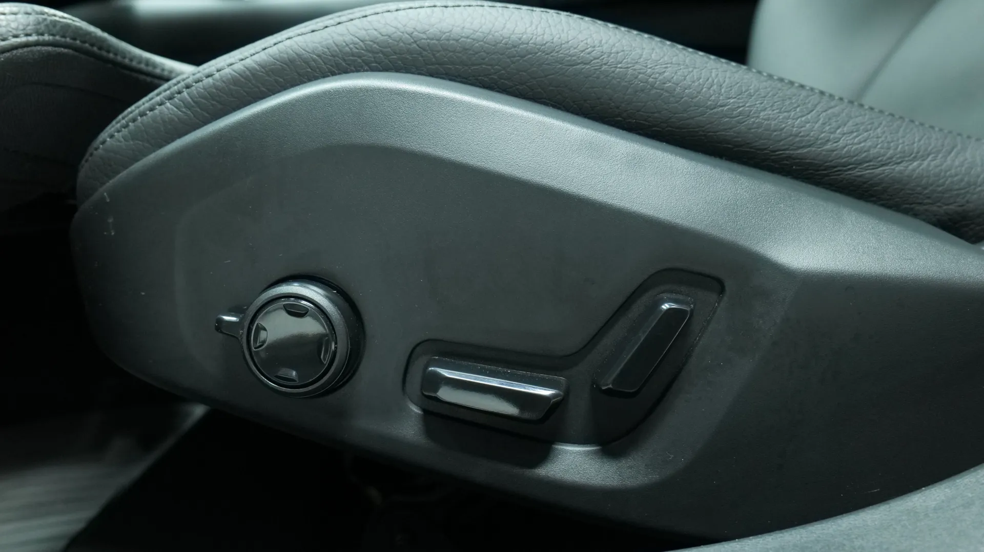 Autokuva 11 - NU-1635