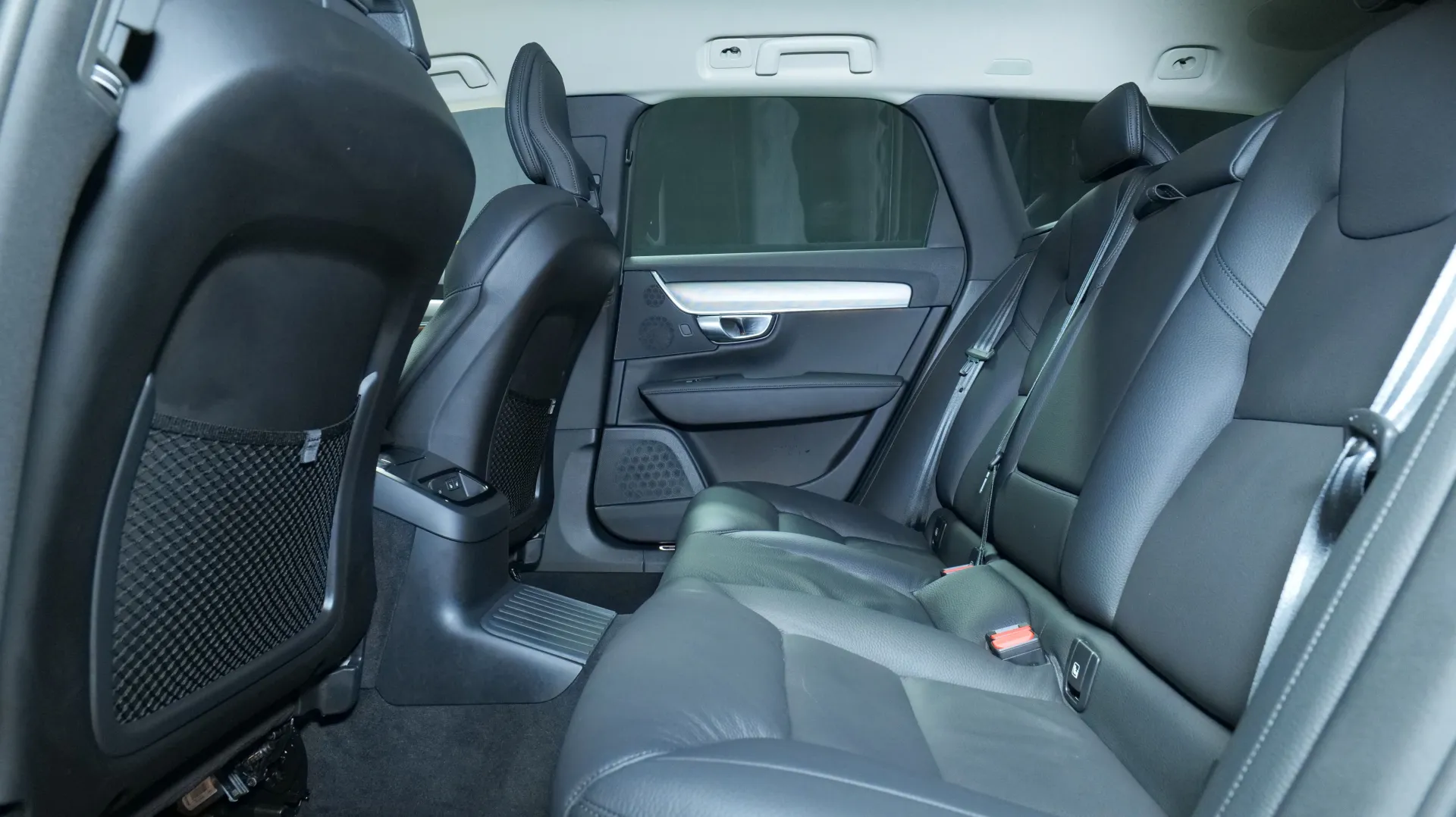 Autokuva 16 - NU-5247