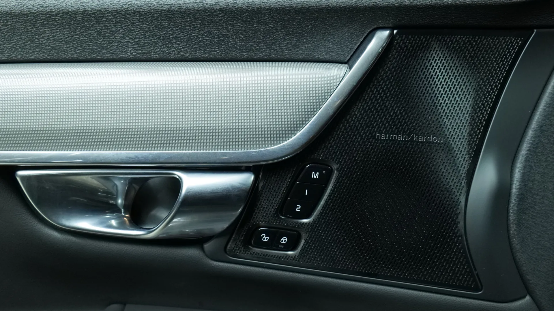 Autokuva 10 - NU-5247