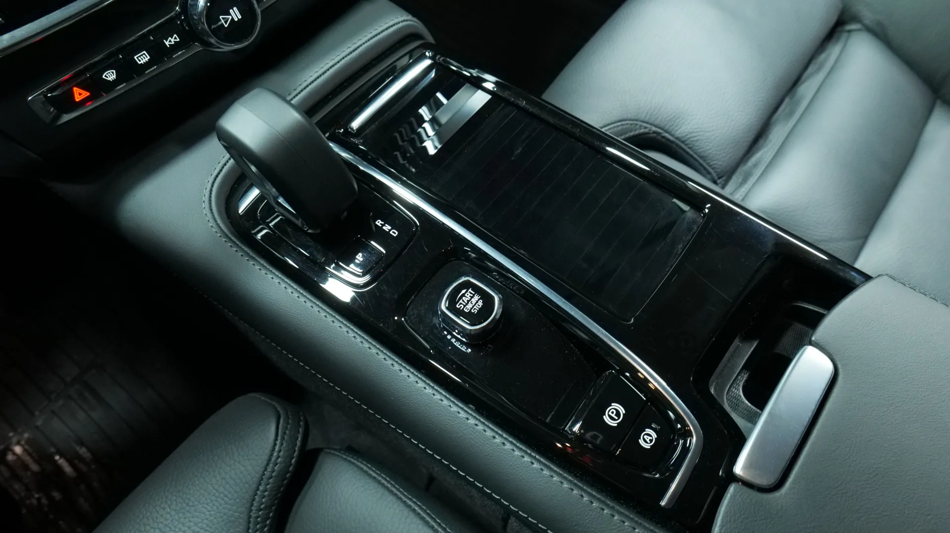 Autokuva 9 - NU-5248