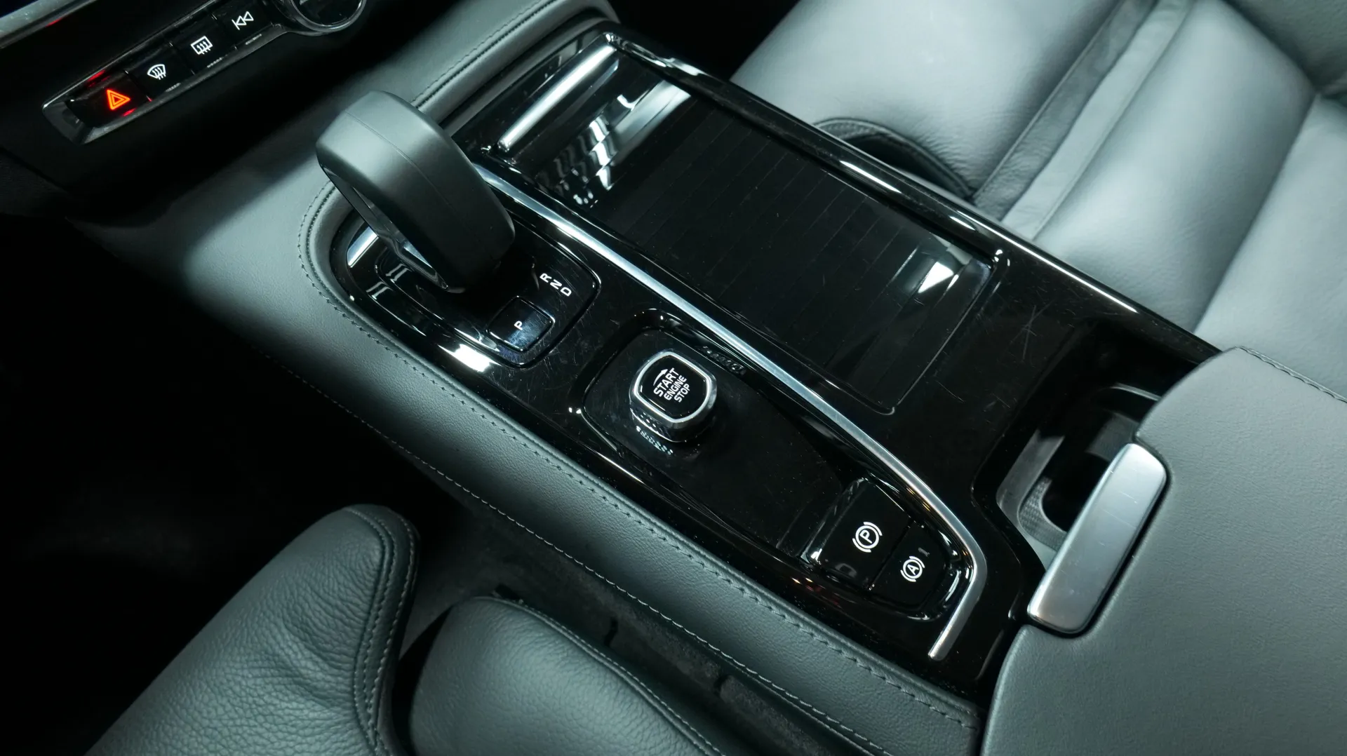 Autokuva 9 - NU-5259