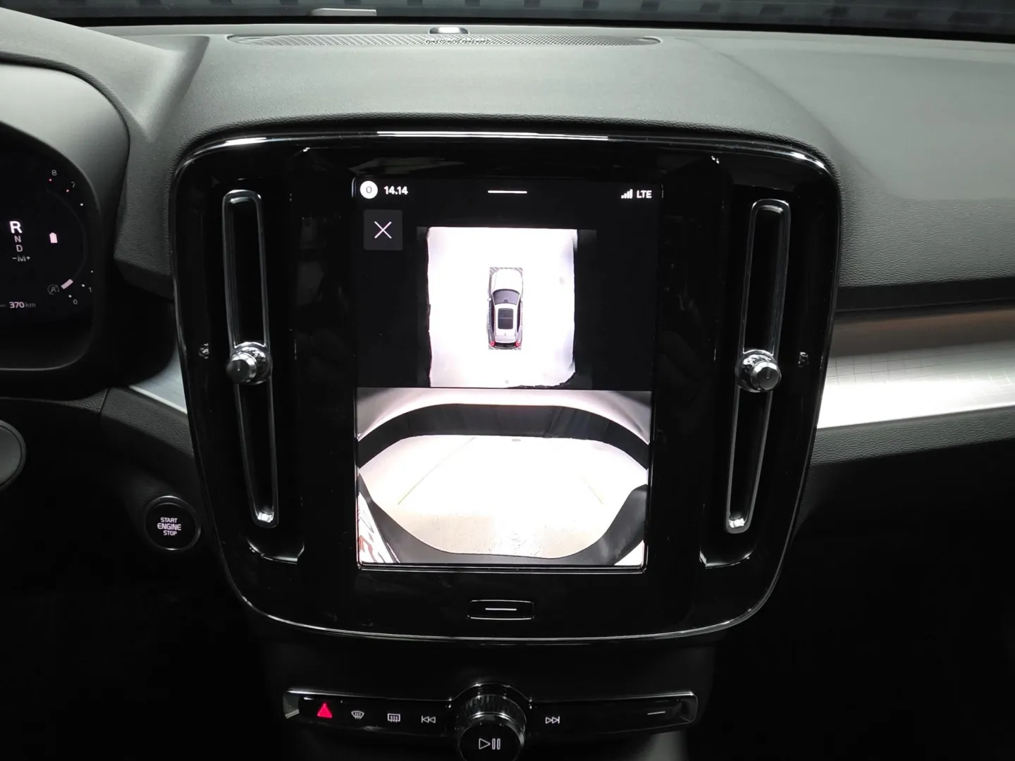 Autokuva 12 - NU-5327