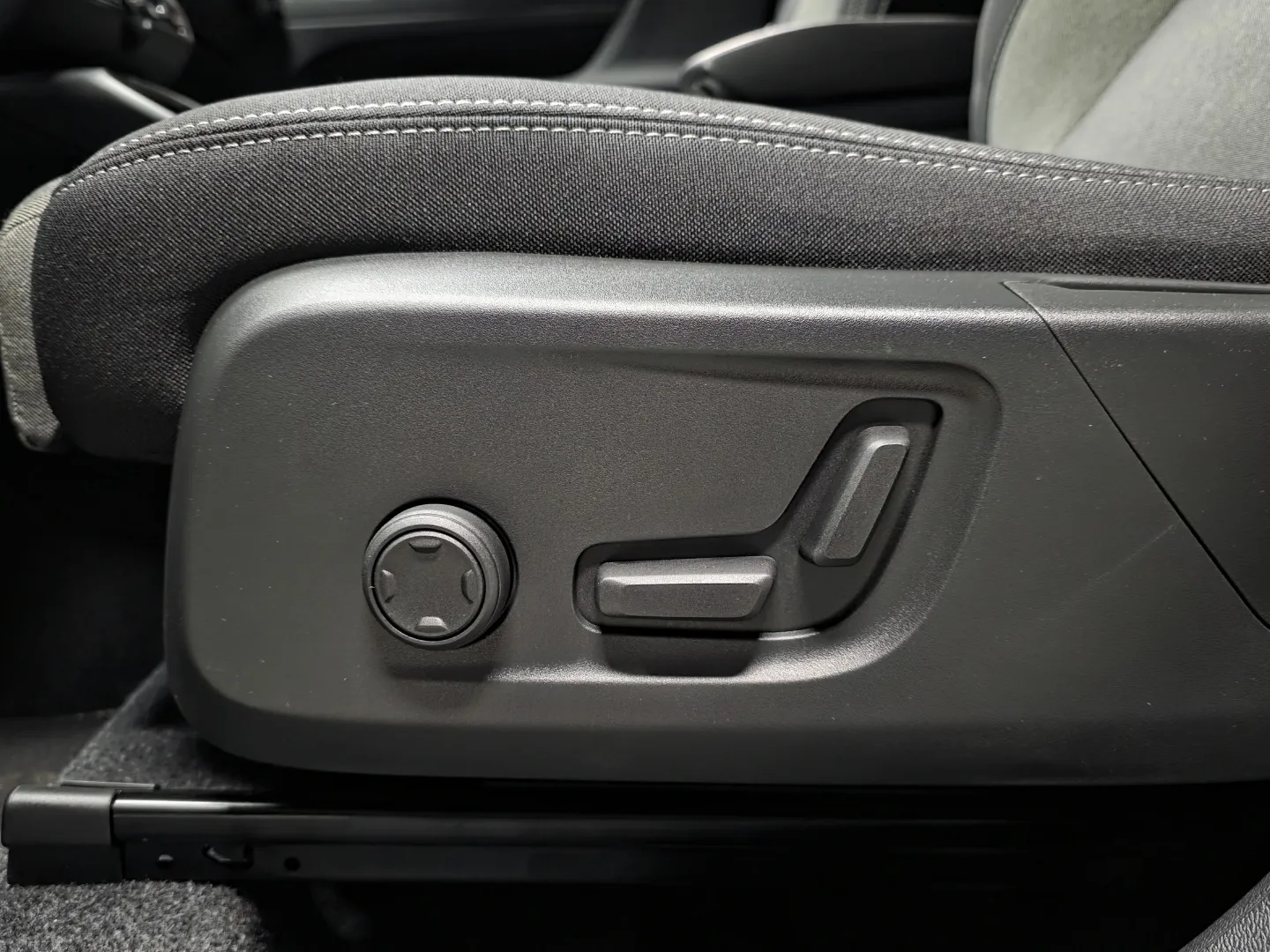 Autokuva 15 - NU-5327