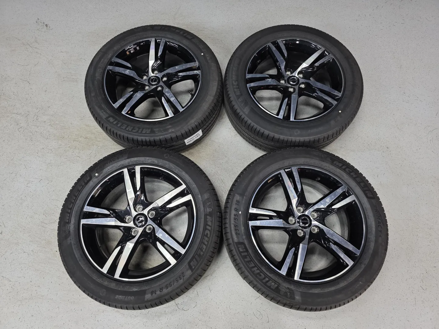 Autokuva 17 - NU-5327