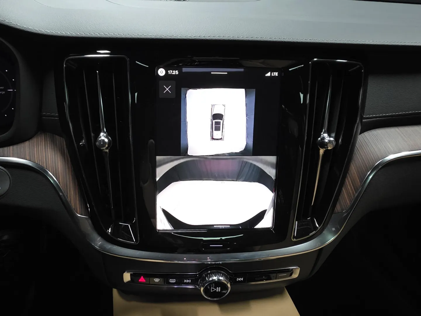 Autokuva 12 - NU-5344