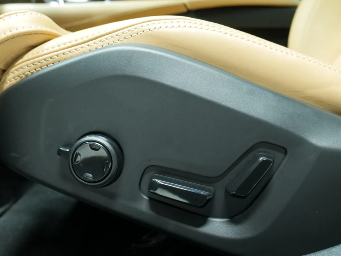 Autokuva 12 - NU-5344