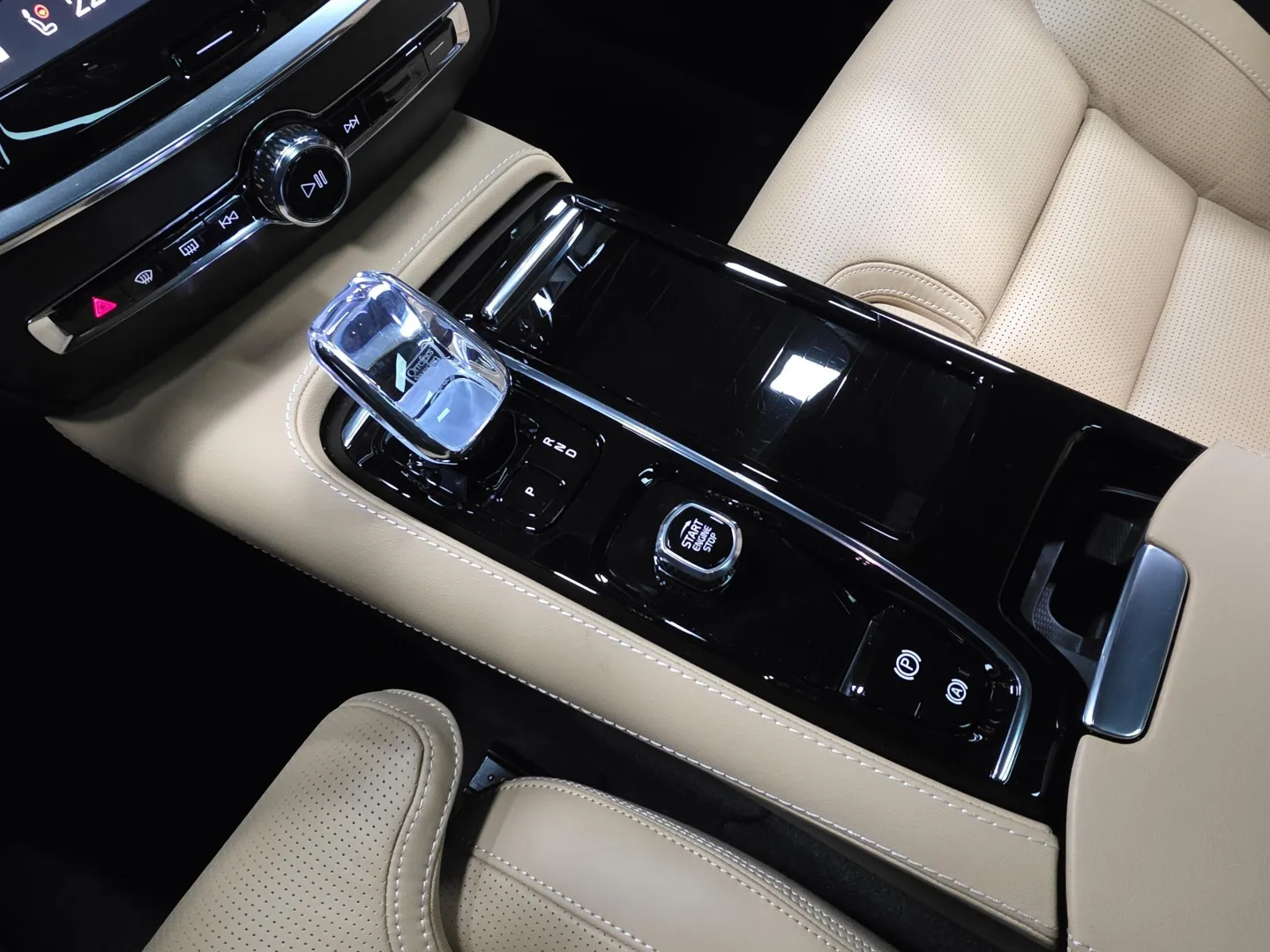 Autokuva 13 - NU-5344