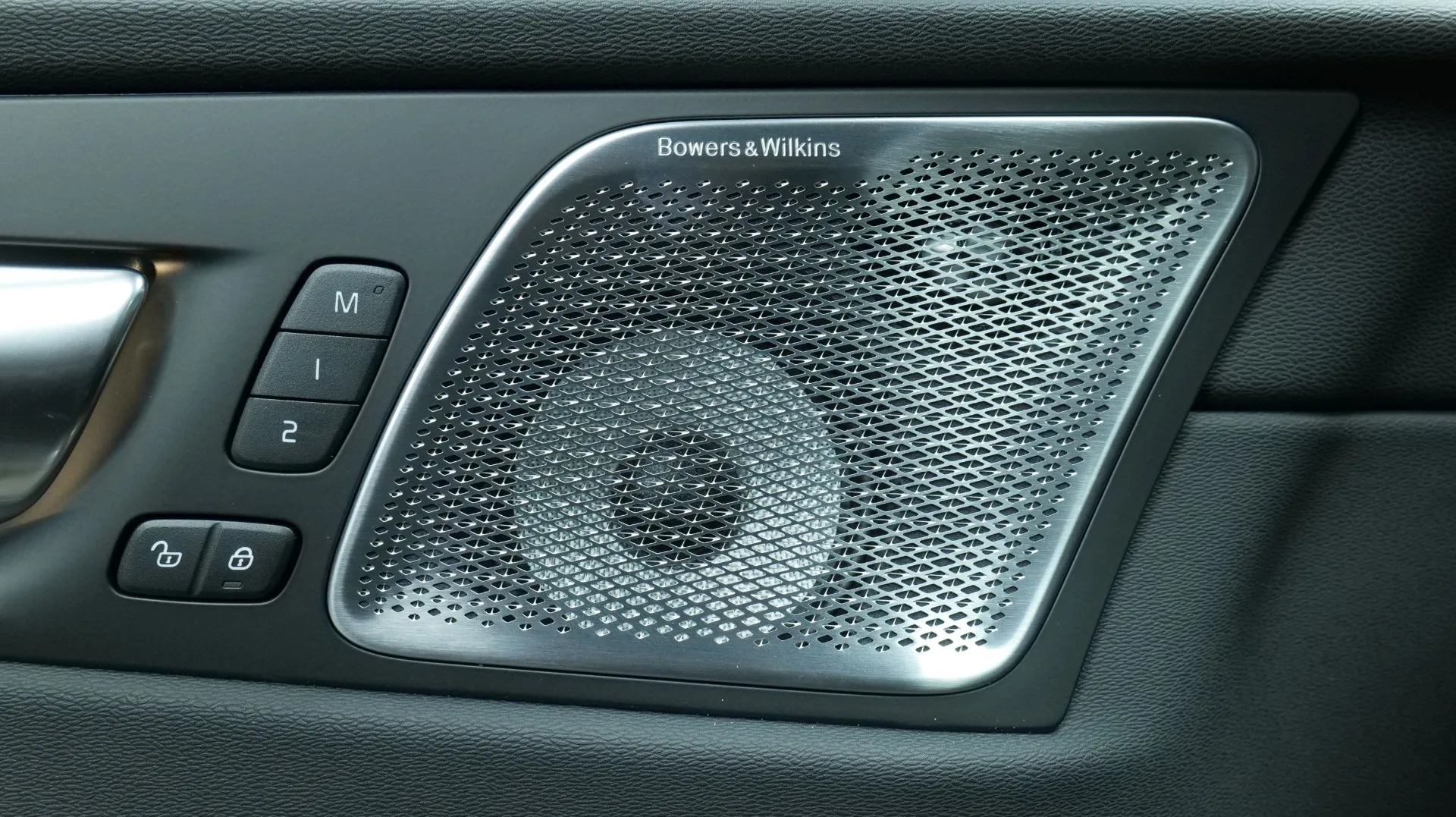 Autokuva 15 - NU-5371