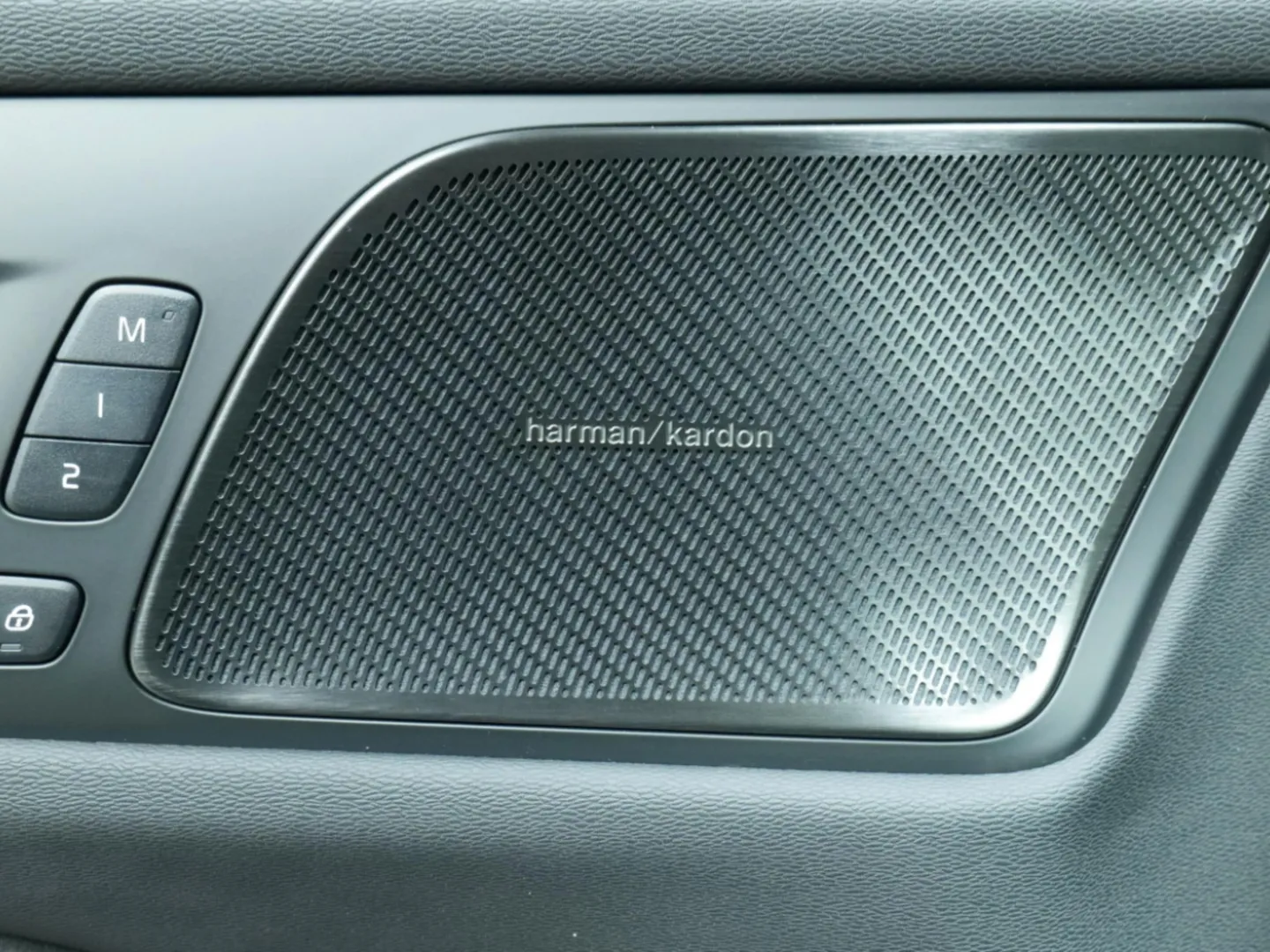 Autokuva 12 - NY-8463