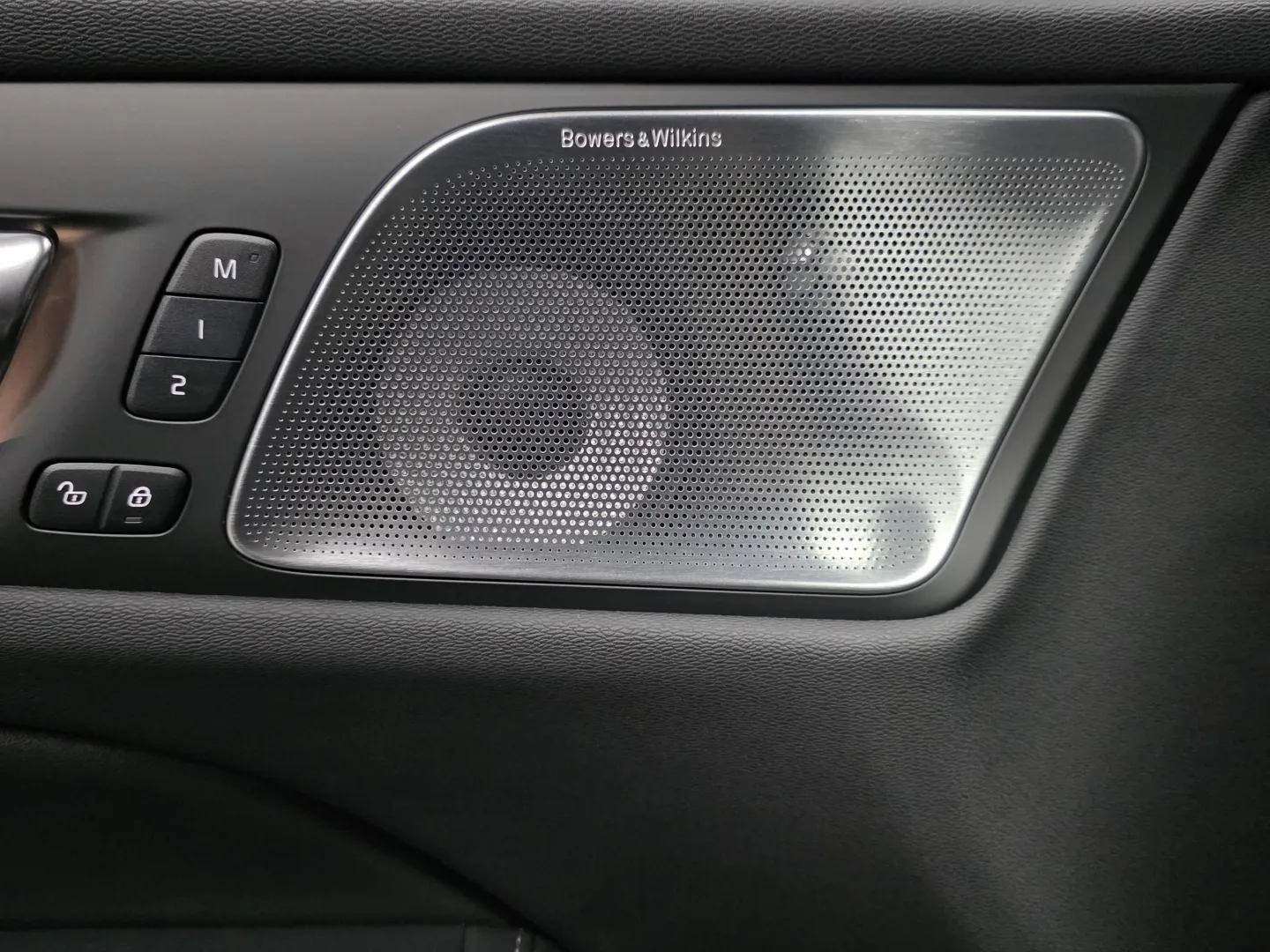 Autokuva 14 - NY-8480