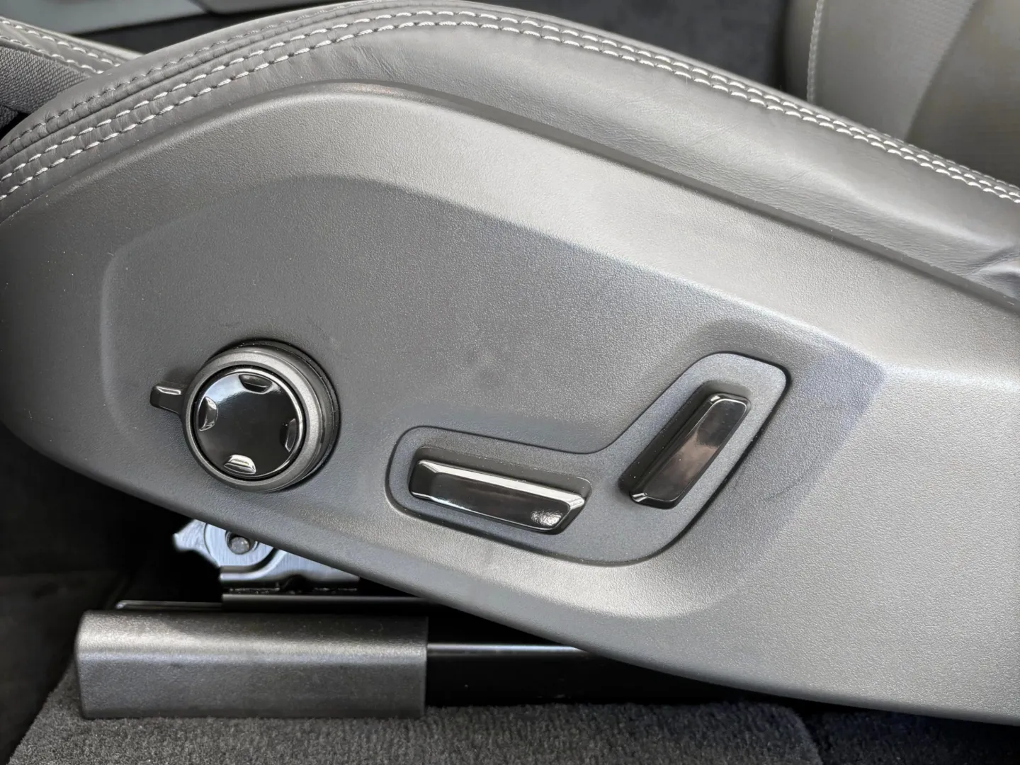 Autokuva 12 - NY-8481