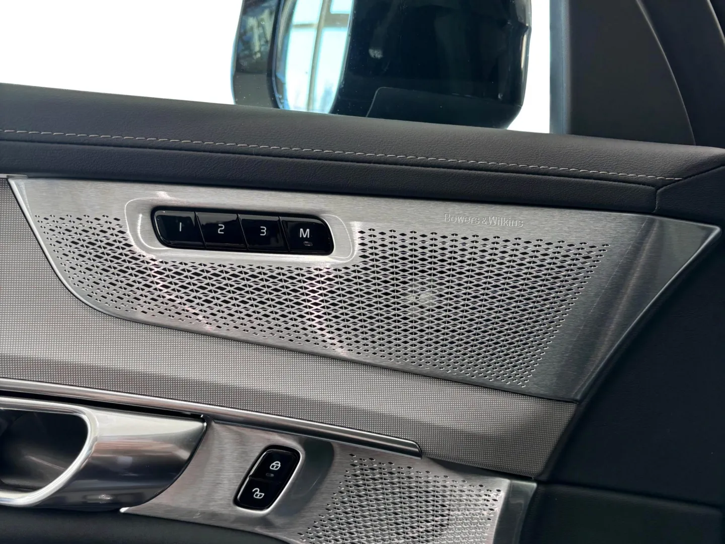 Autokuva 13 - NY-8481