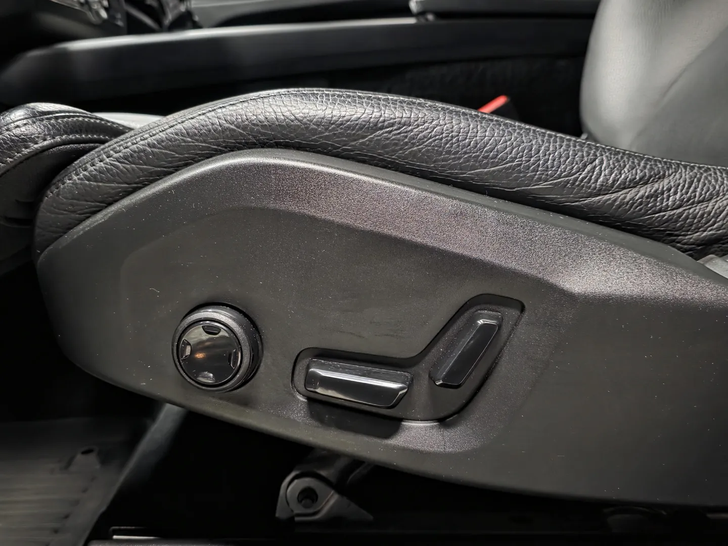 Autokuva 16 - OXH-346