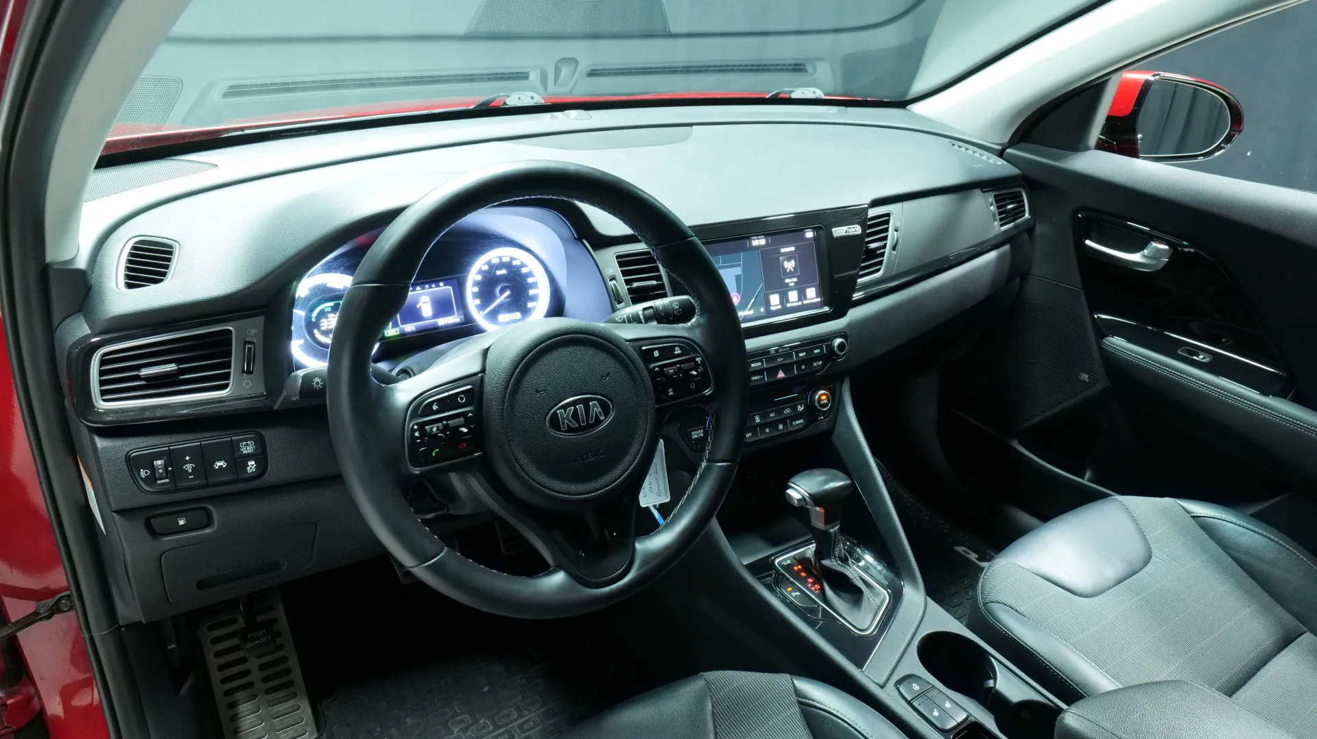 Autokuva 13 - OXN-257