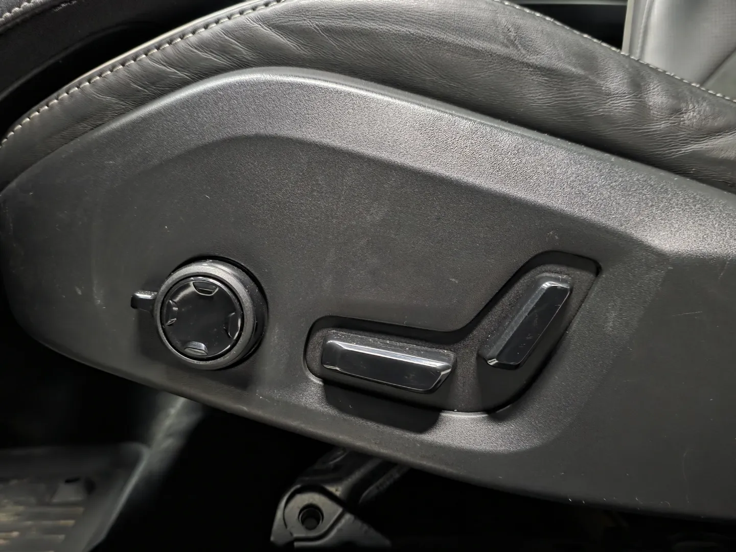 Autokuva 16 - OXP-619