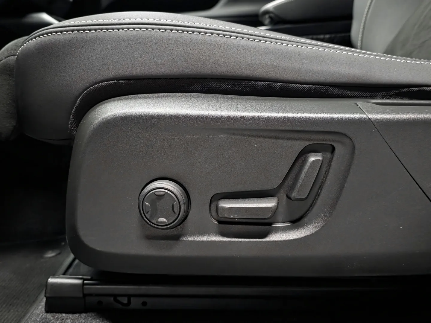 Autokuva 15 - OZI-319