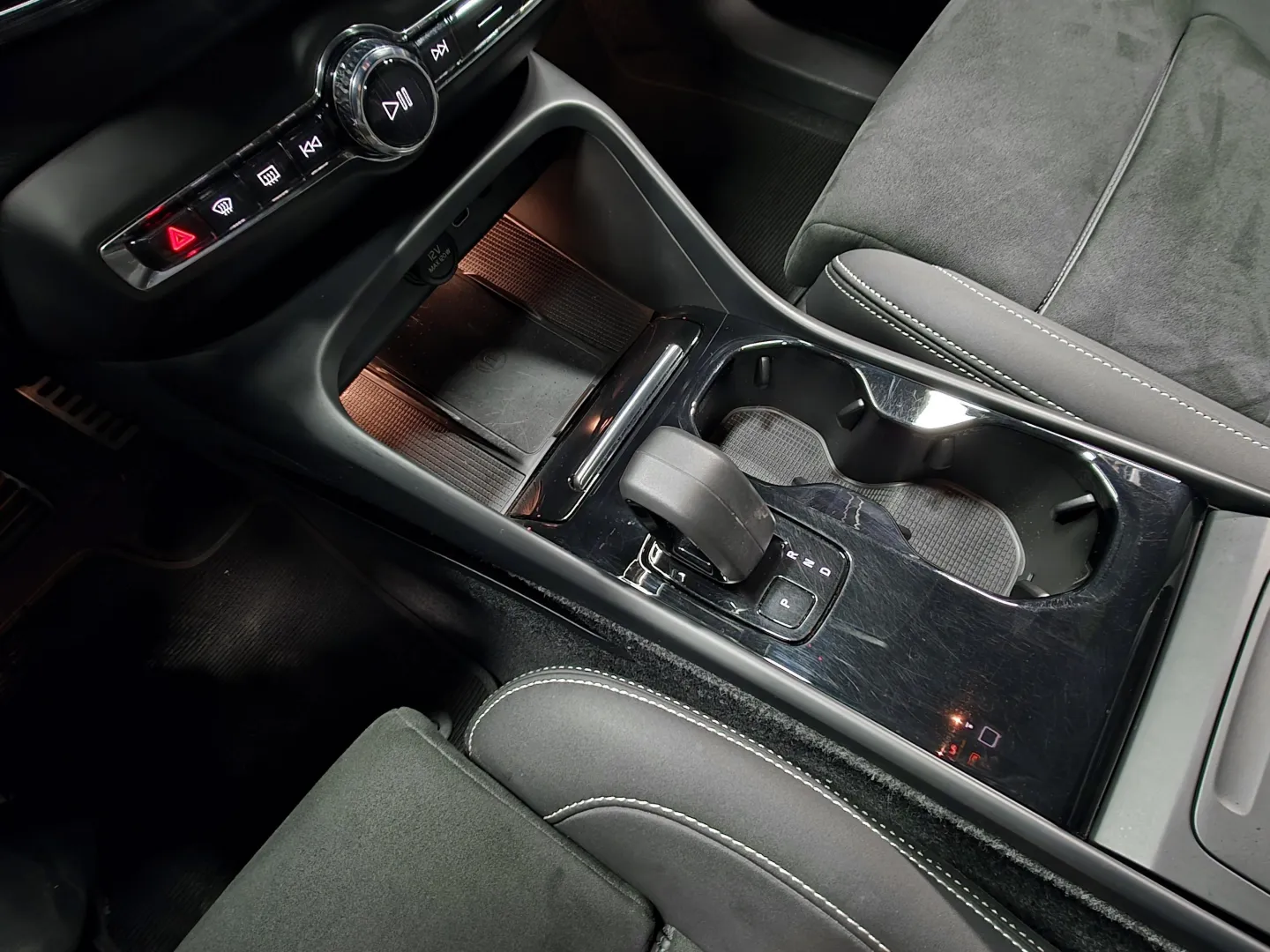 Autokuva 14 - OZI-319