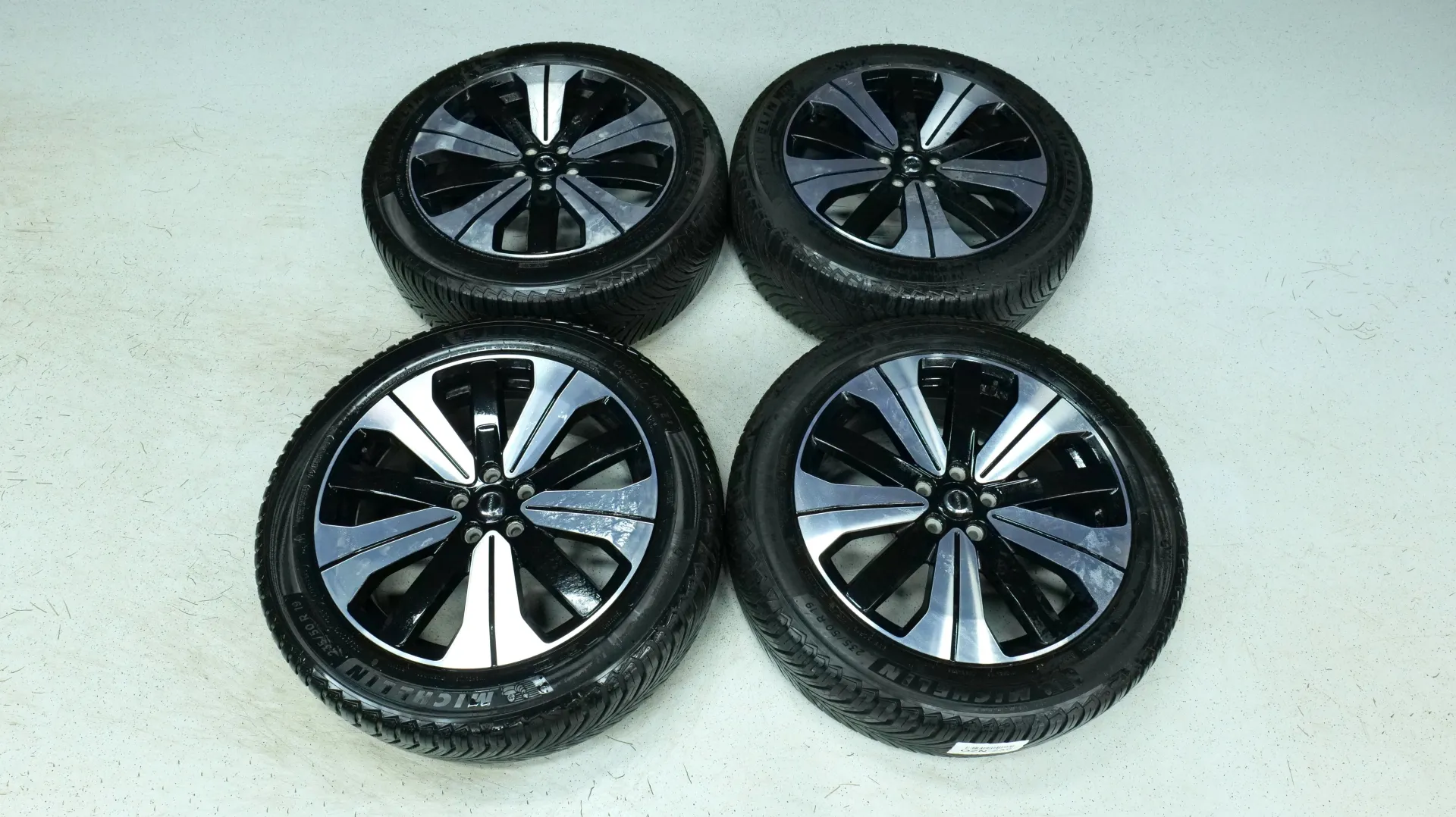 Autokuva 19 - OZN-239