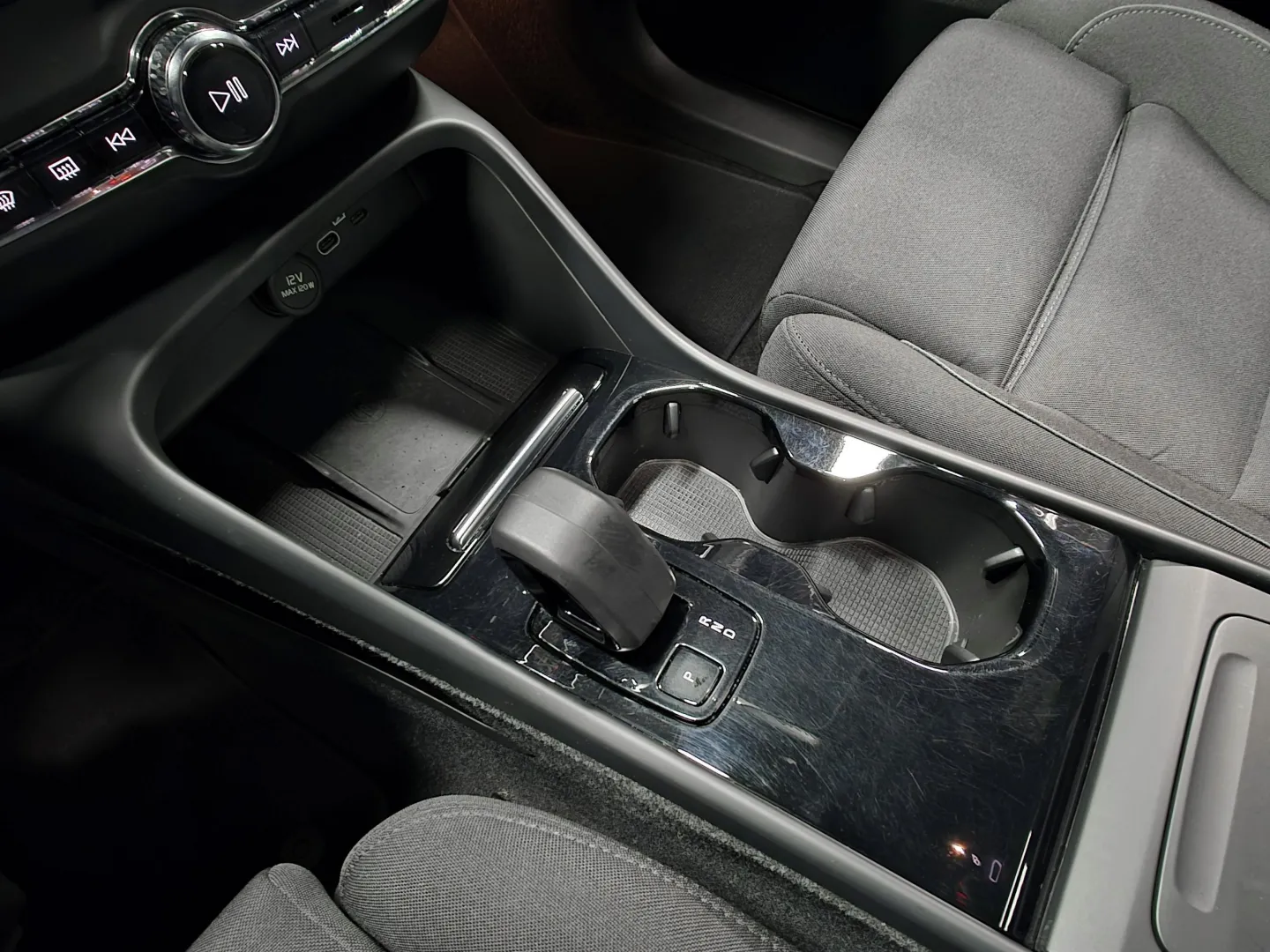 Autokuva 14 - OZN-247