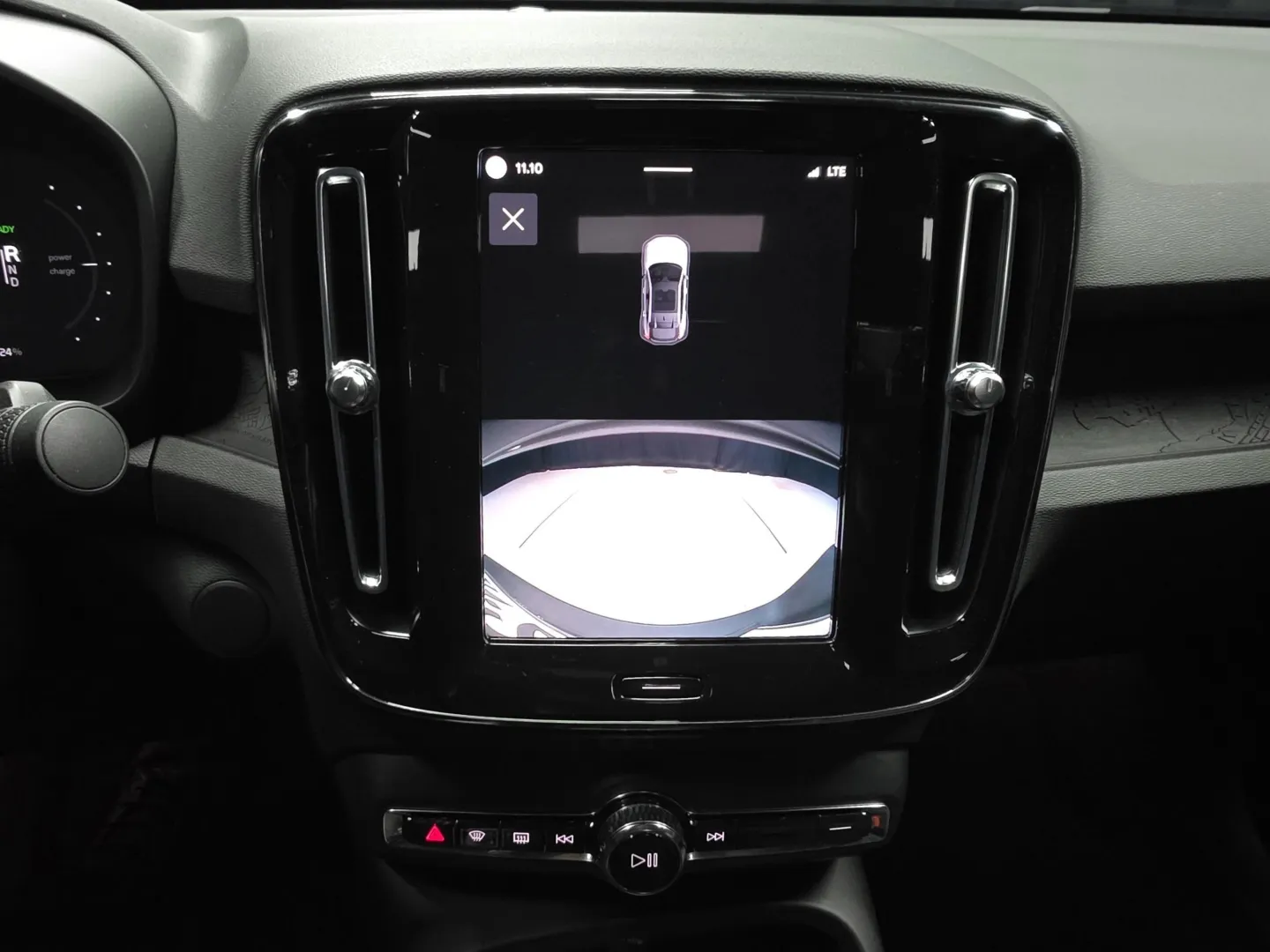 Autokuva 13 - OZN-247