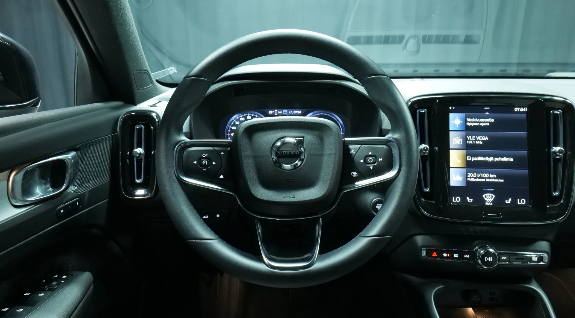 Autokuva 15 - OZO-822