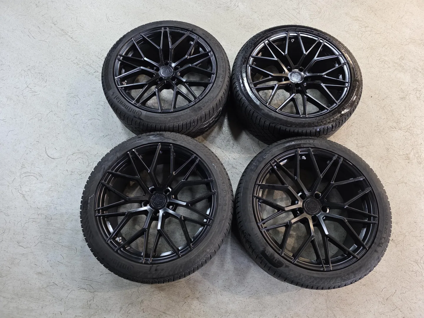 Autokuva 12 - OZY-456