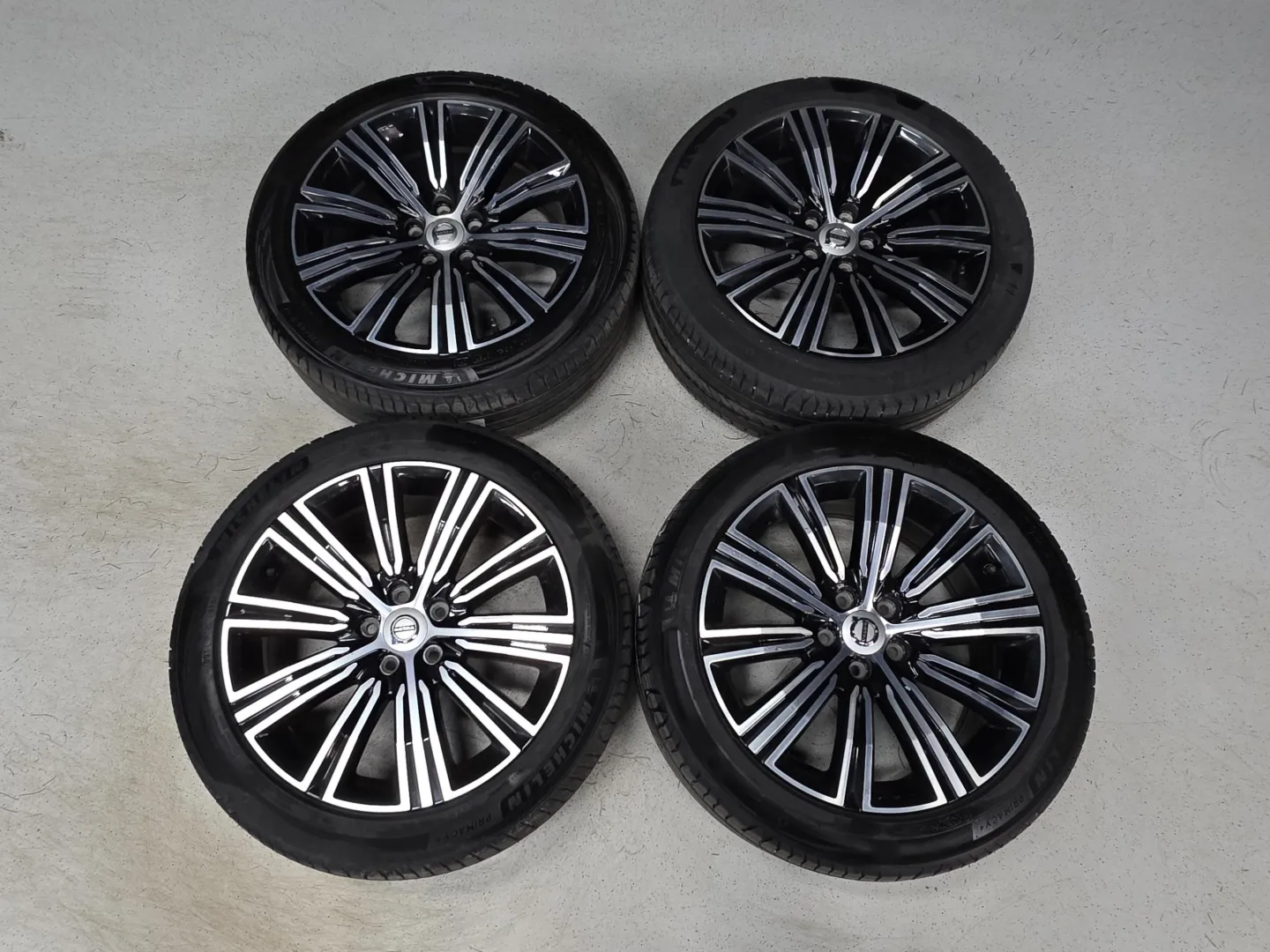 Autokuva 12 - RUR-705