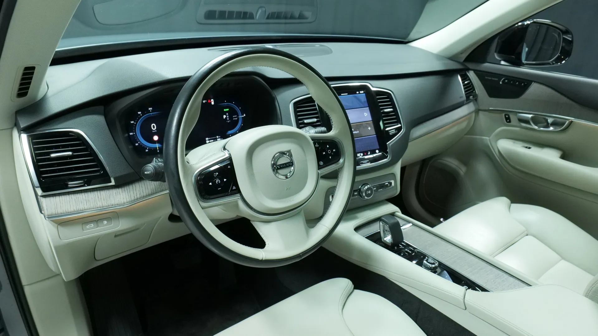 Autokuva 13 - RUV-156