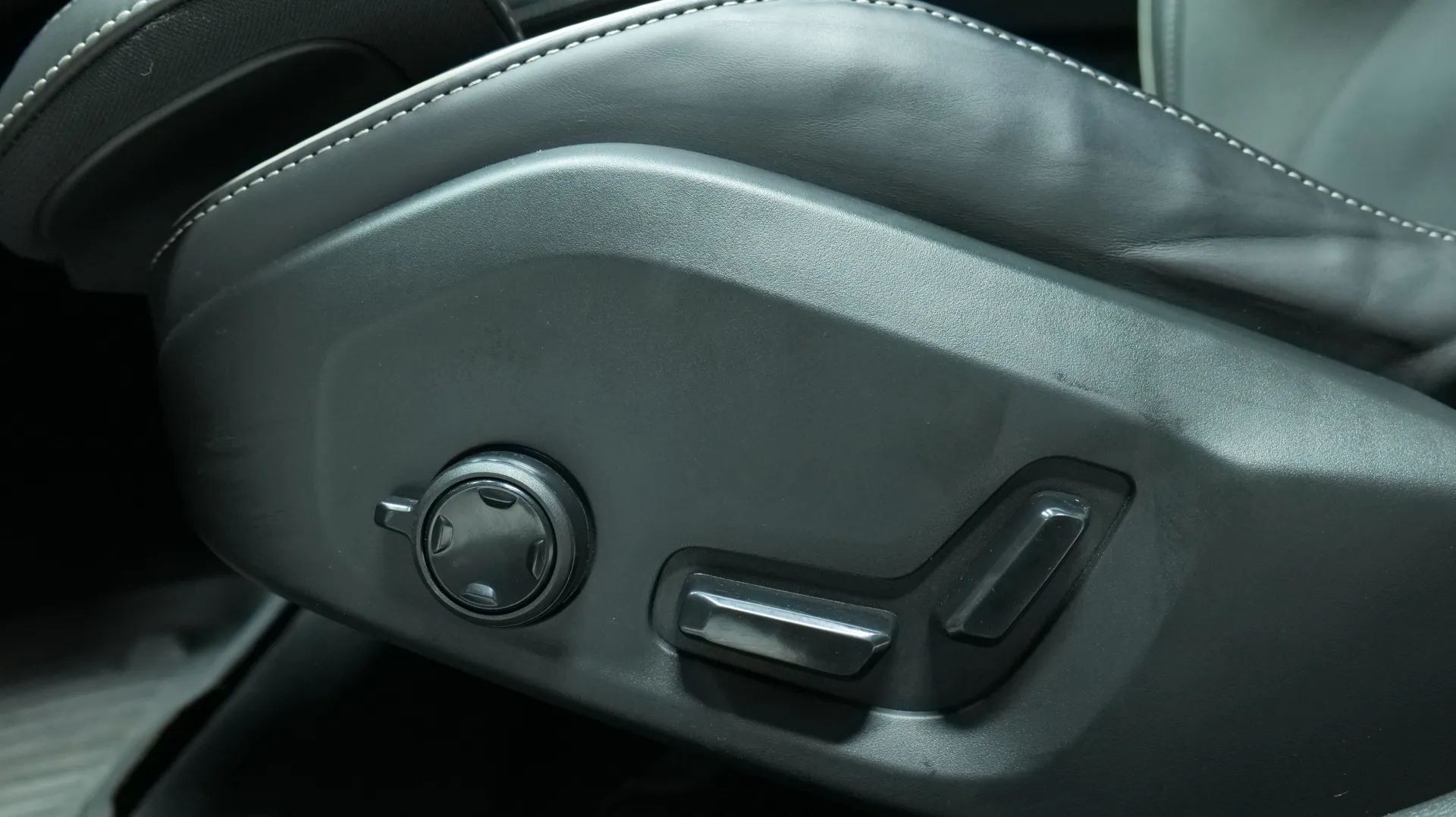 Autokuva 10 - RUV-677