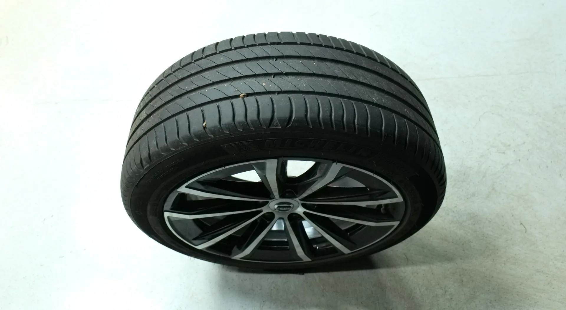 Autokuva 19 - RUV-682