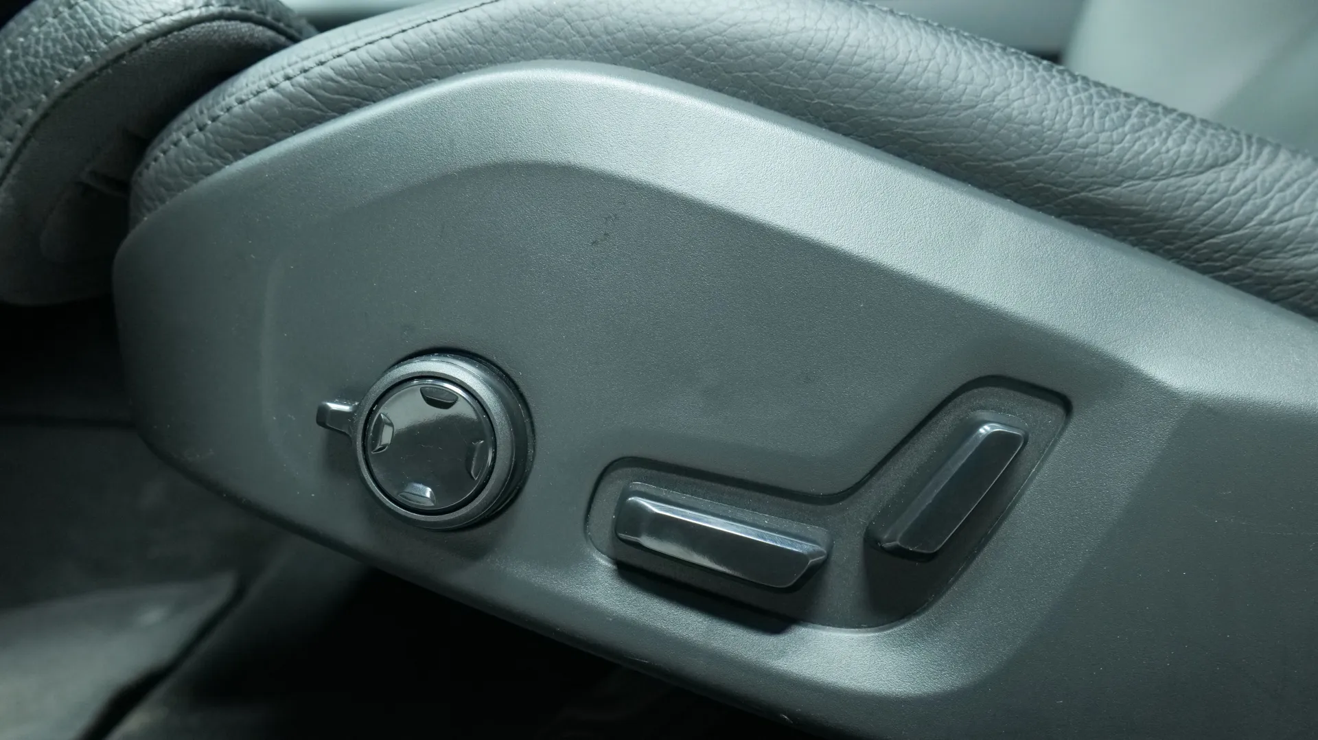 Autokuva 10 - RVA-102