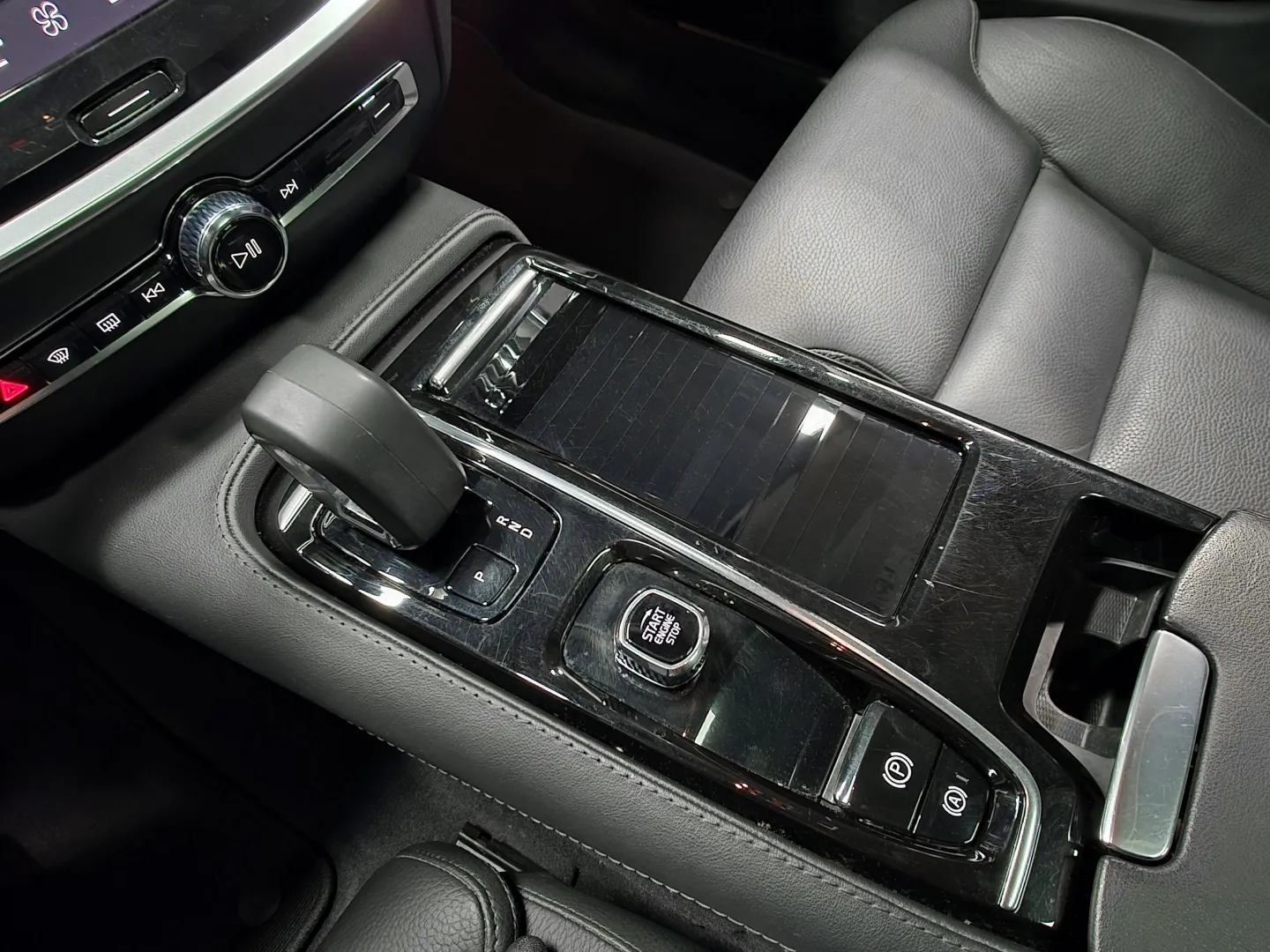 Autokuva 15 - RVA-103