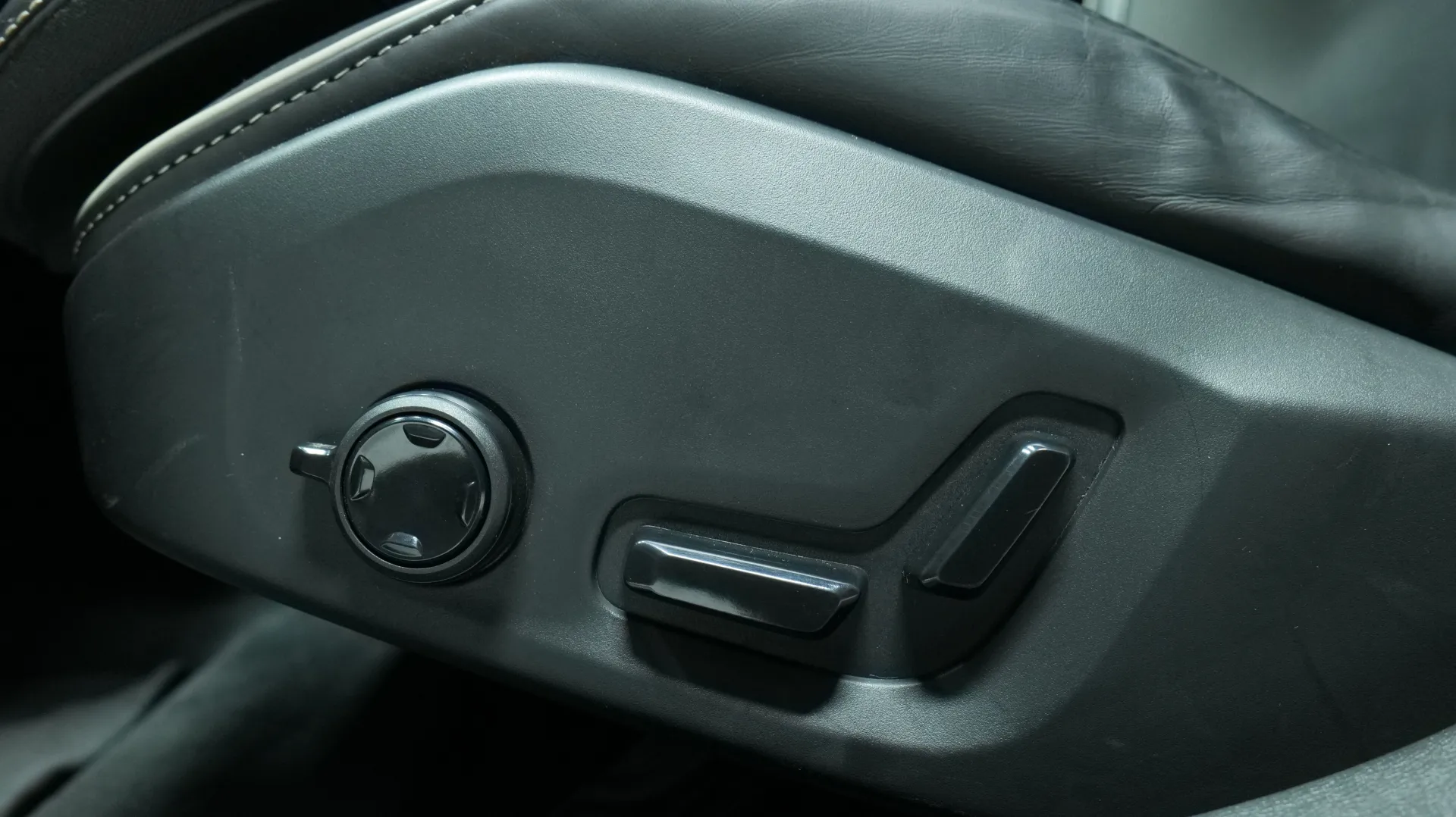 Autokuva 13 - RVA-676