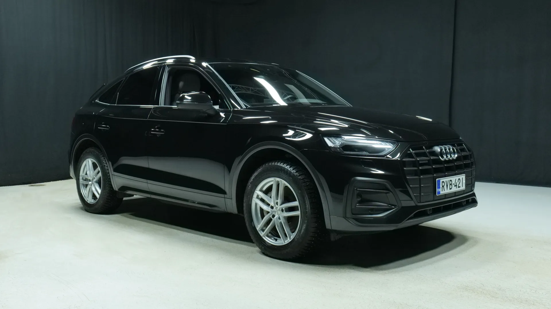 Autokuva 5 - RVB-421